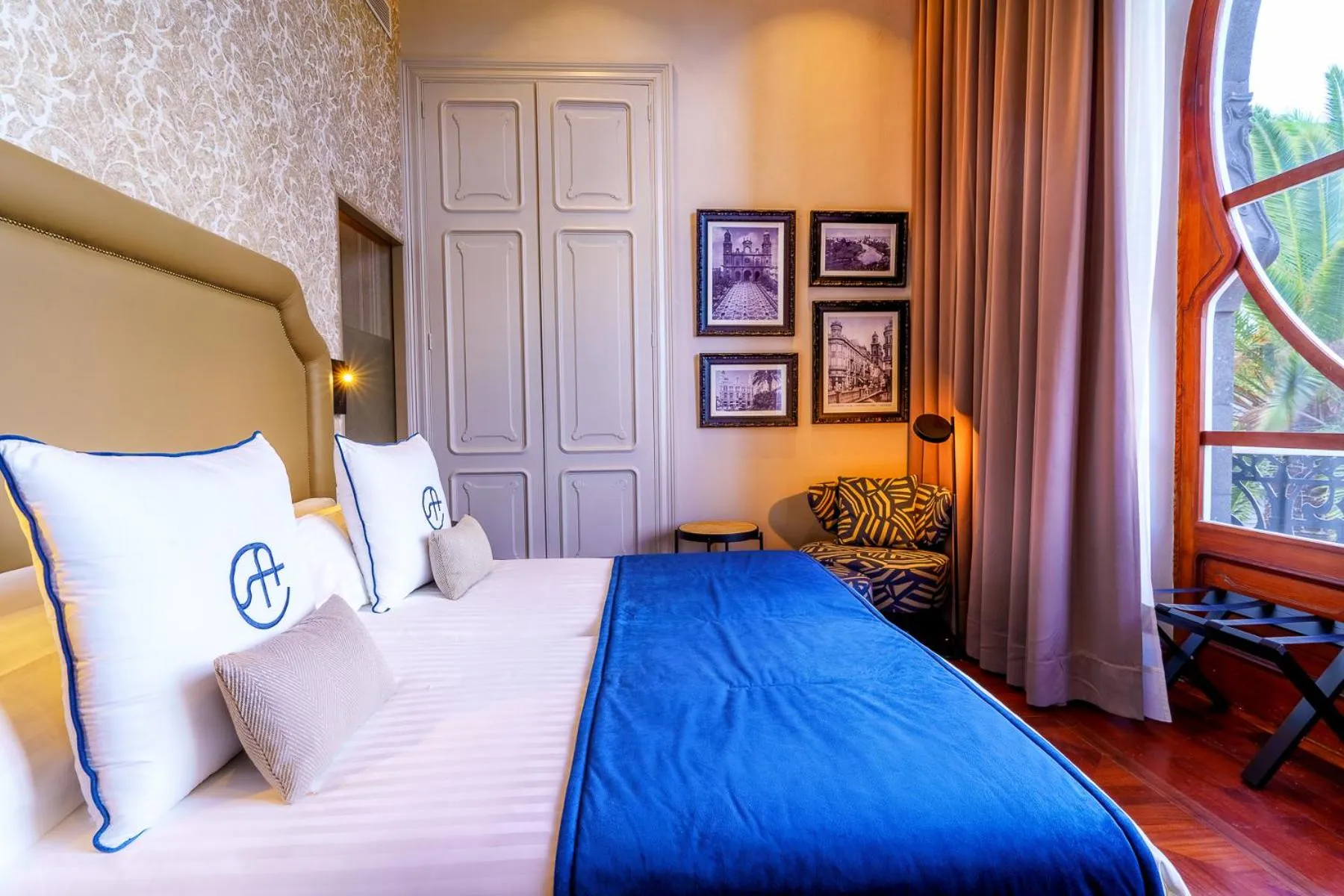 Bed in Boutique Hotel Cordial Plaza Mayor de Santa Ana