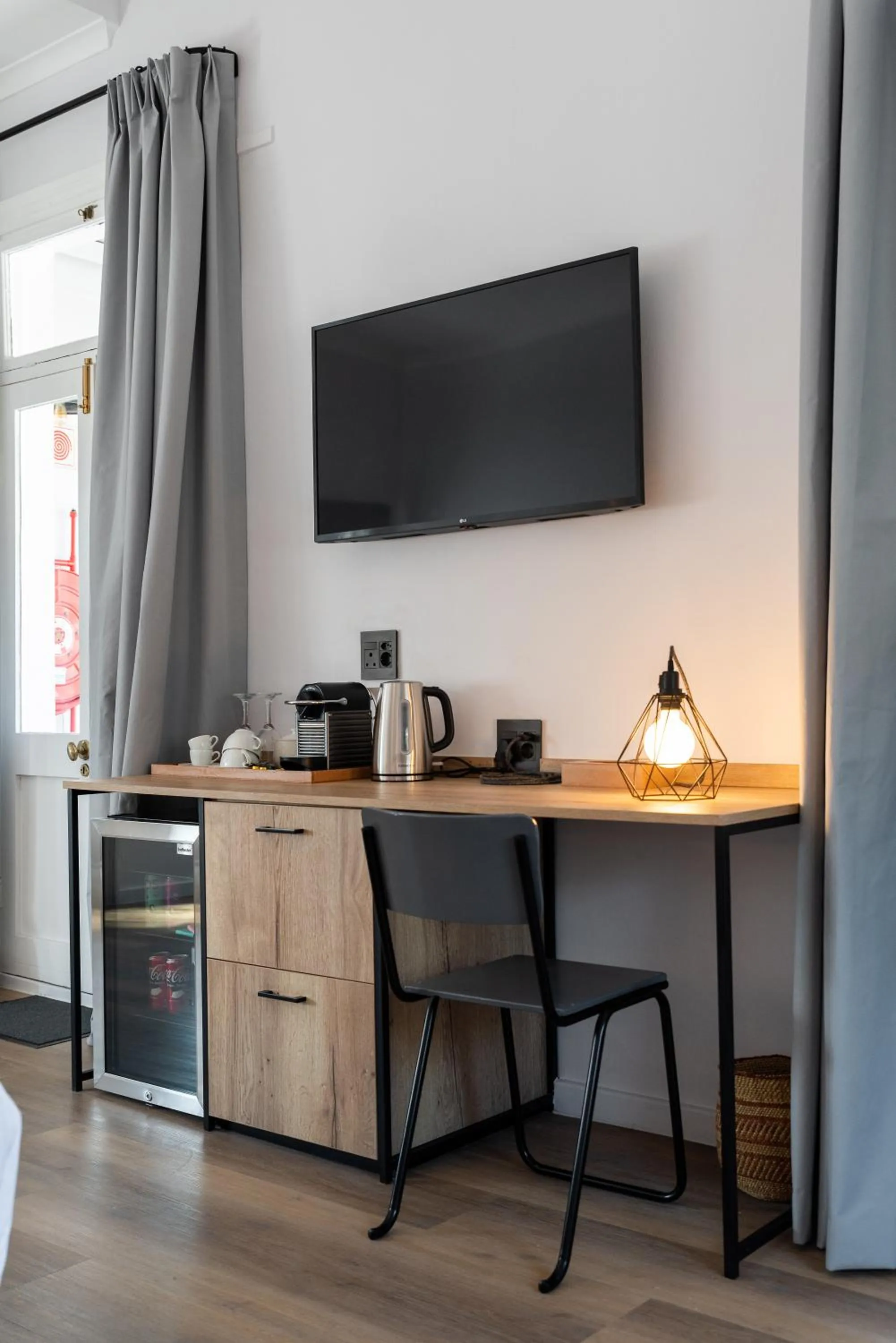 TV and multimedia in iGadi House Boutique Hotel