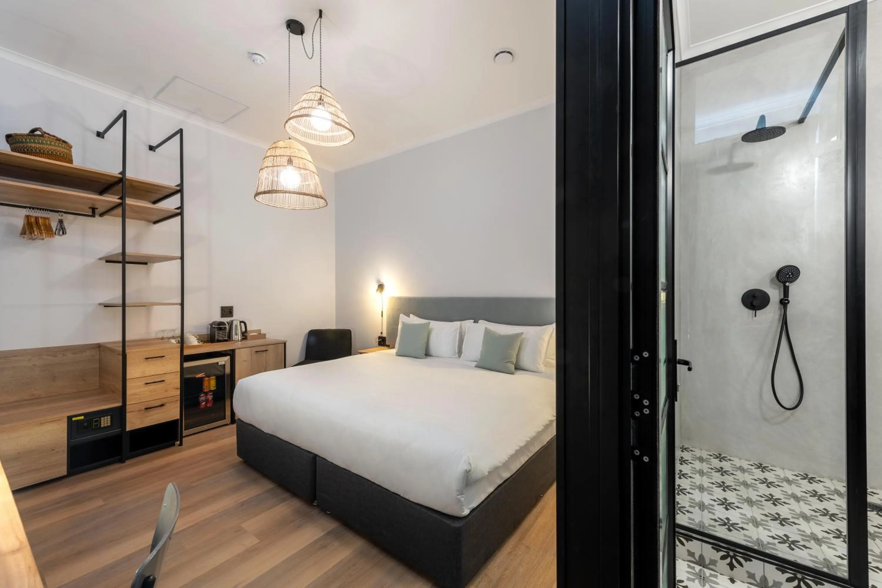 Shower, Bed in iGadi House Boutique Hotel