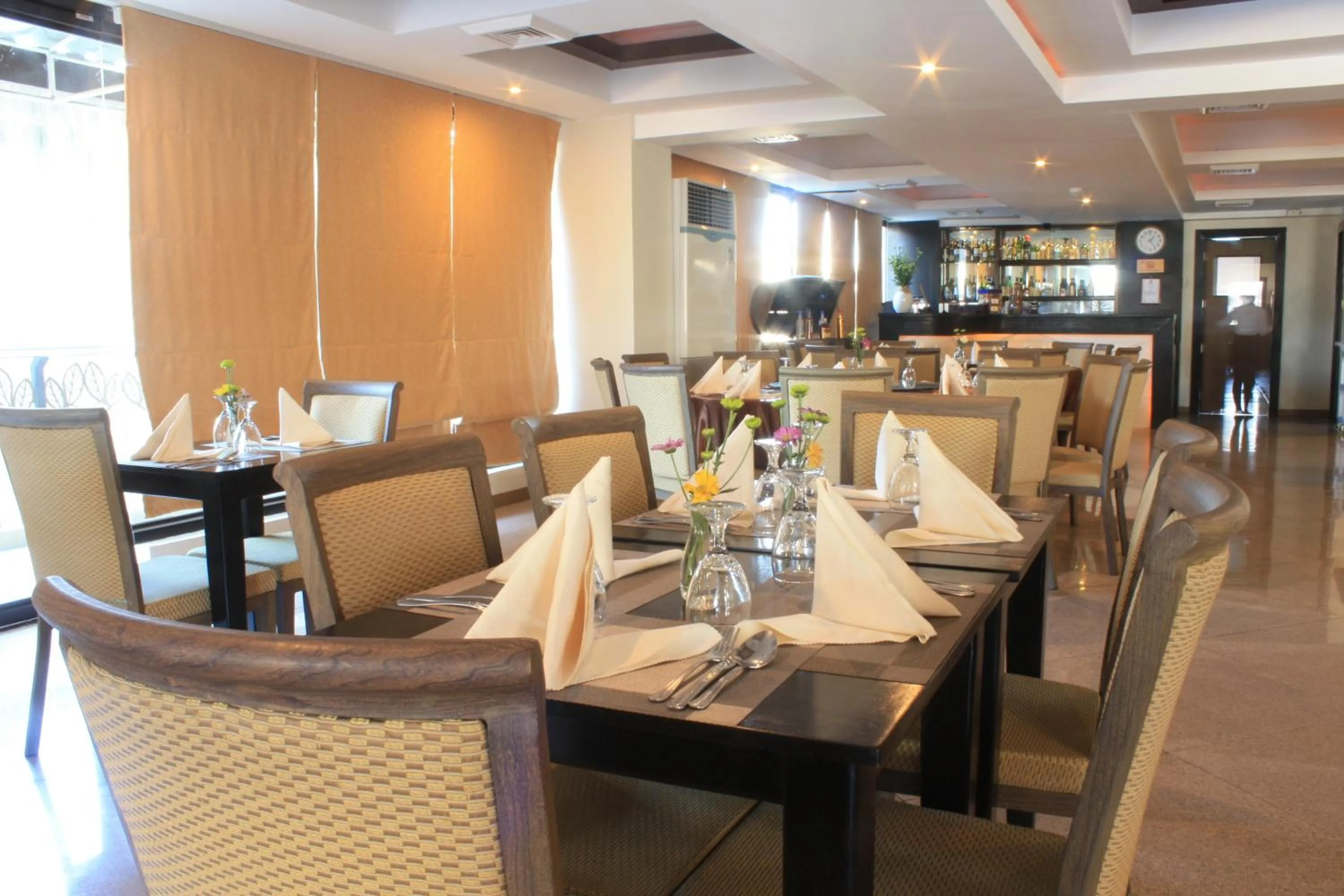 Coffee/tea facilities in The Pinnacle Hotel and Suites