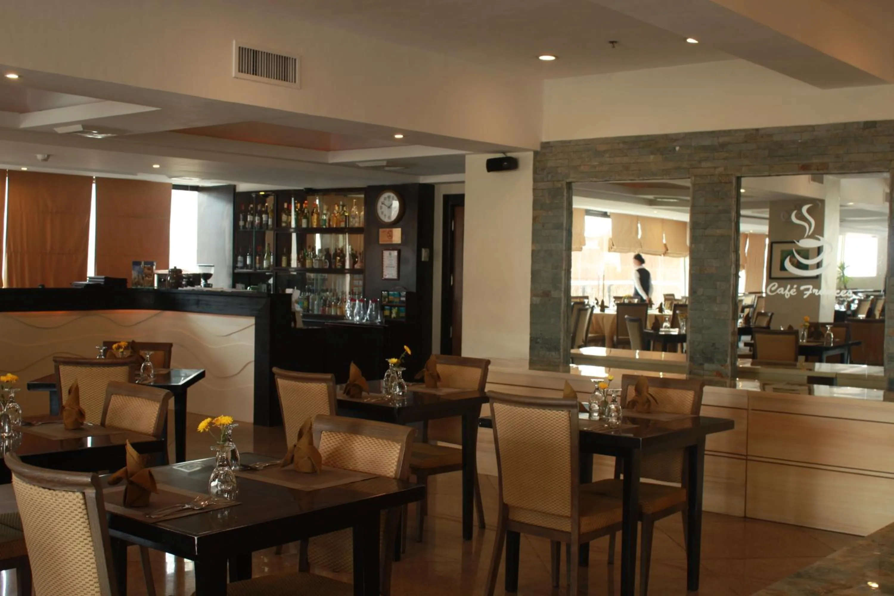 Coffee/tea facilities in The Pinnacle Hotel and Suites