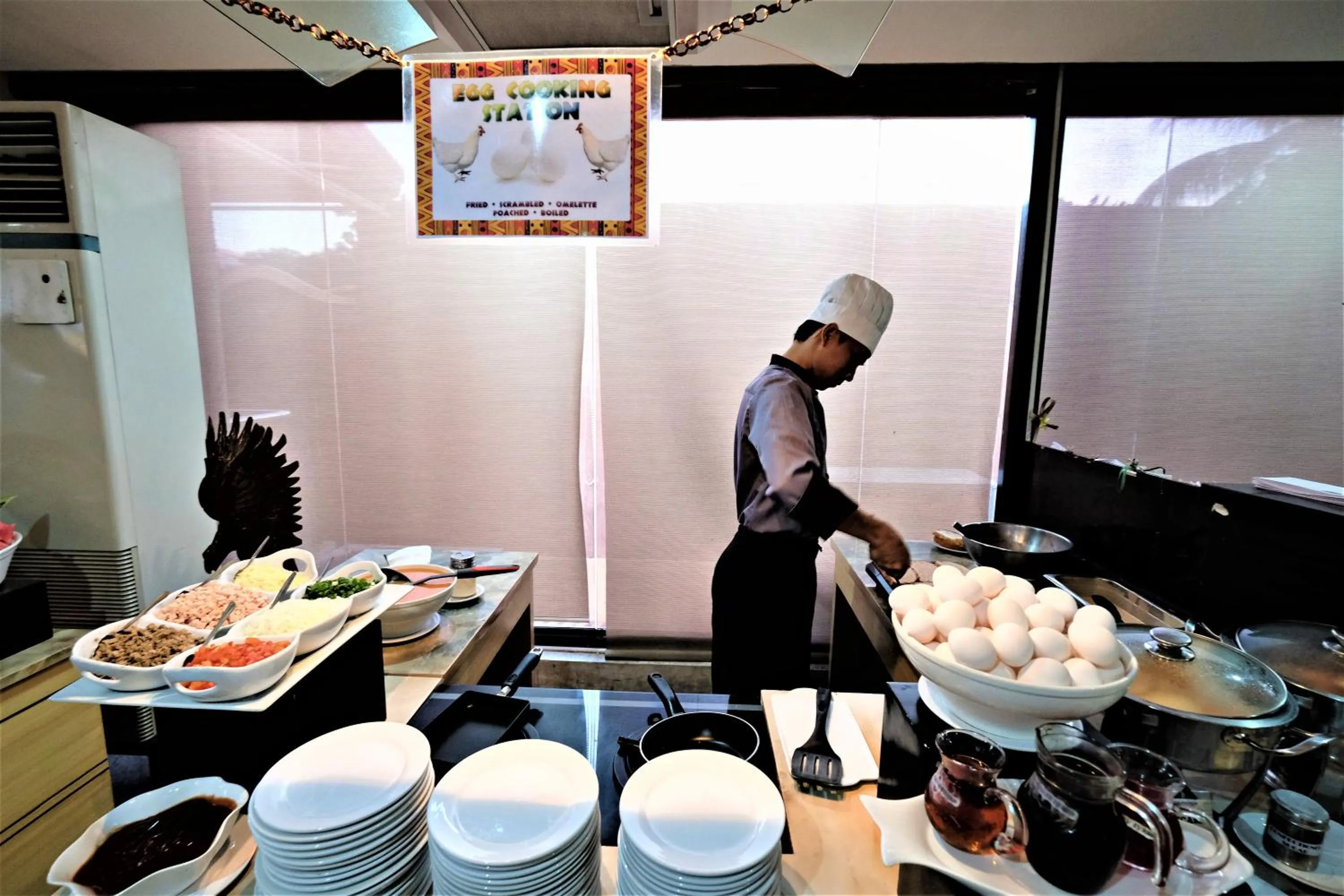 Breakfast in The Pinnacle Hotel and Suites