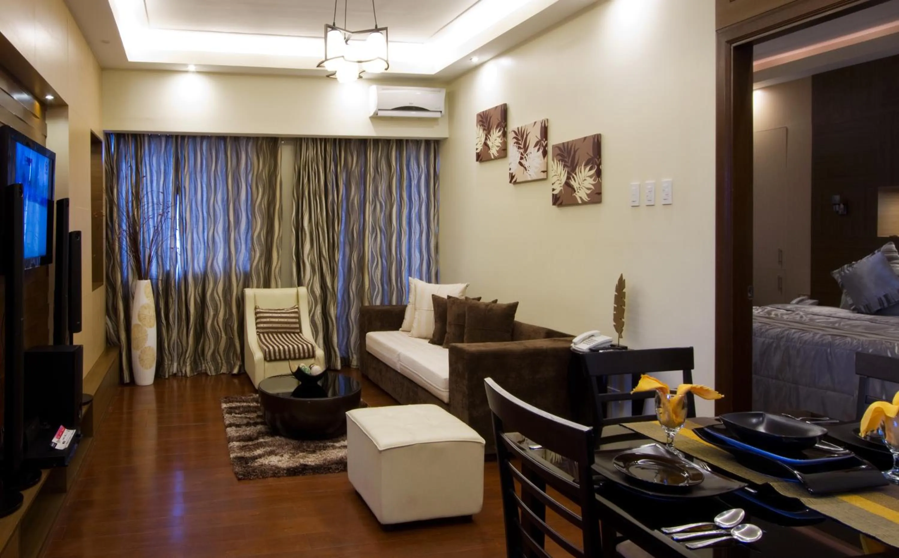 Living room in The Pinnacle Hotel and Suites