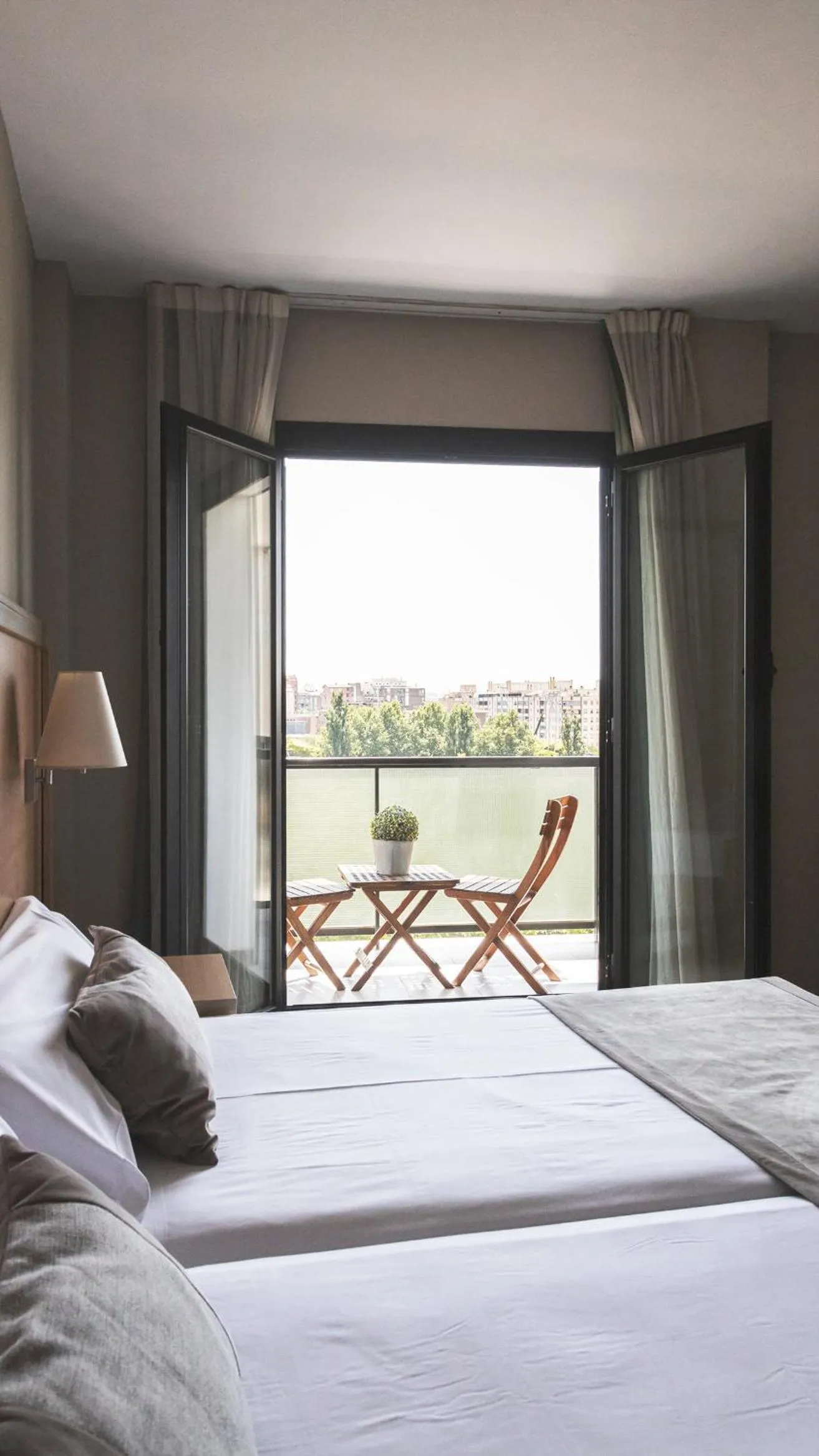 Balcony/Terrace, Bed in Hotel Real