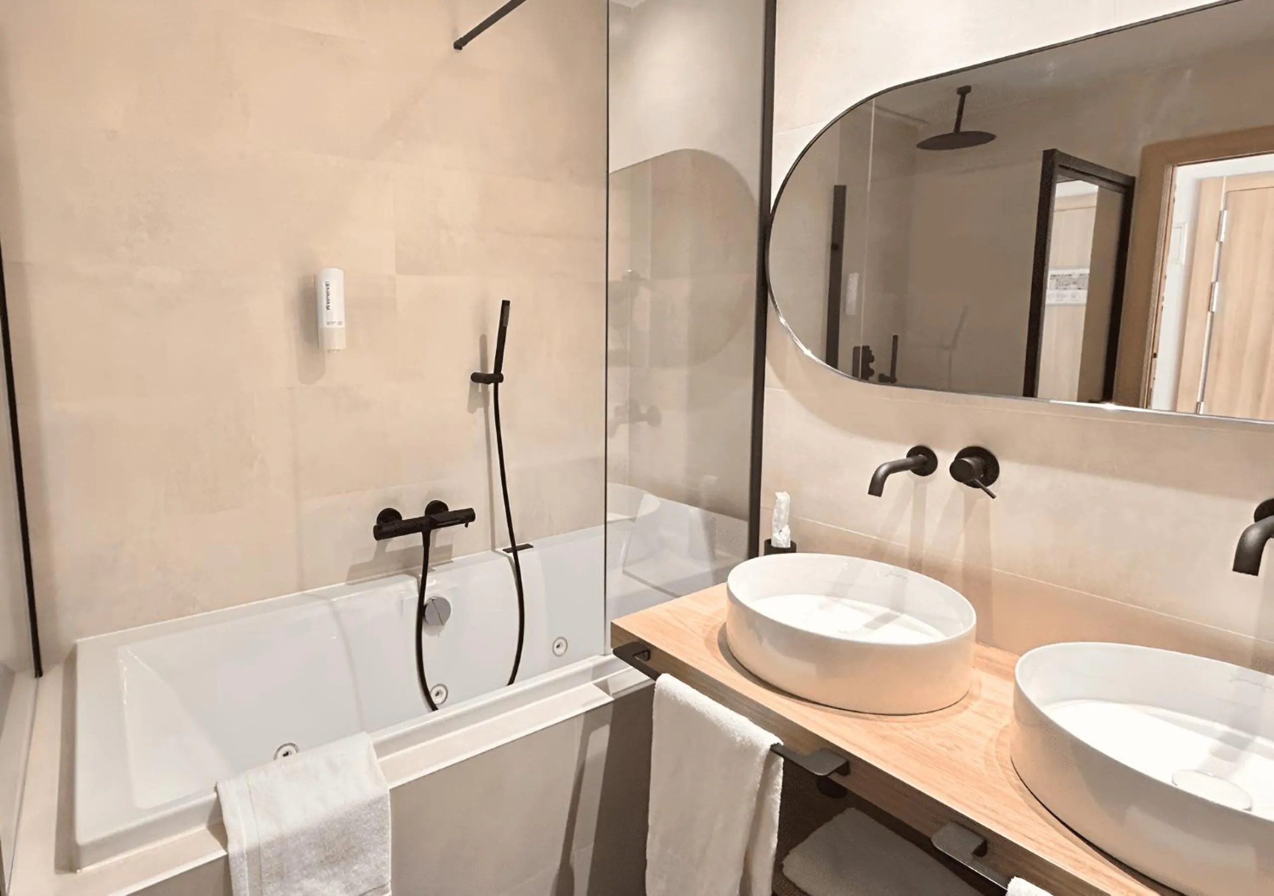 Bathroom in Hotel Real