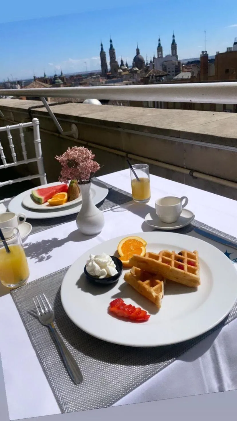 Breakfast in Aparthotel Los Girasoles