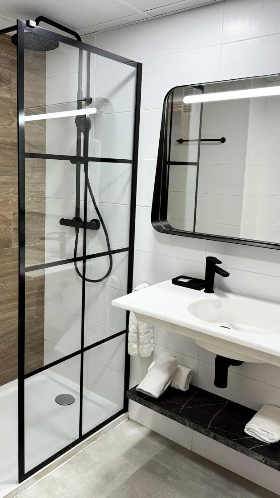 Bathroom in Aparthotel Los Girasoles