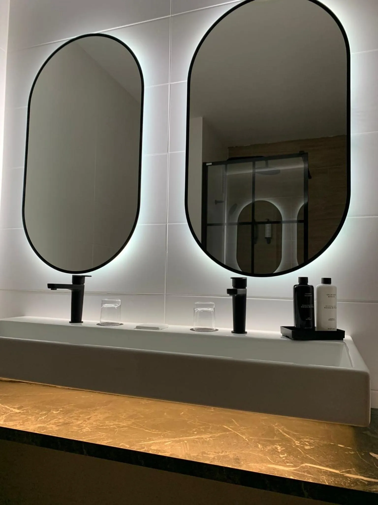 Shower in Aparthotel Los Girasoles