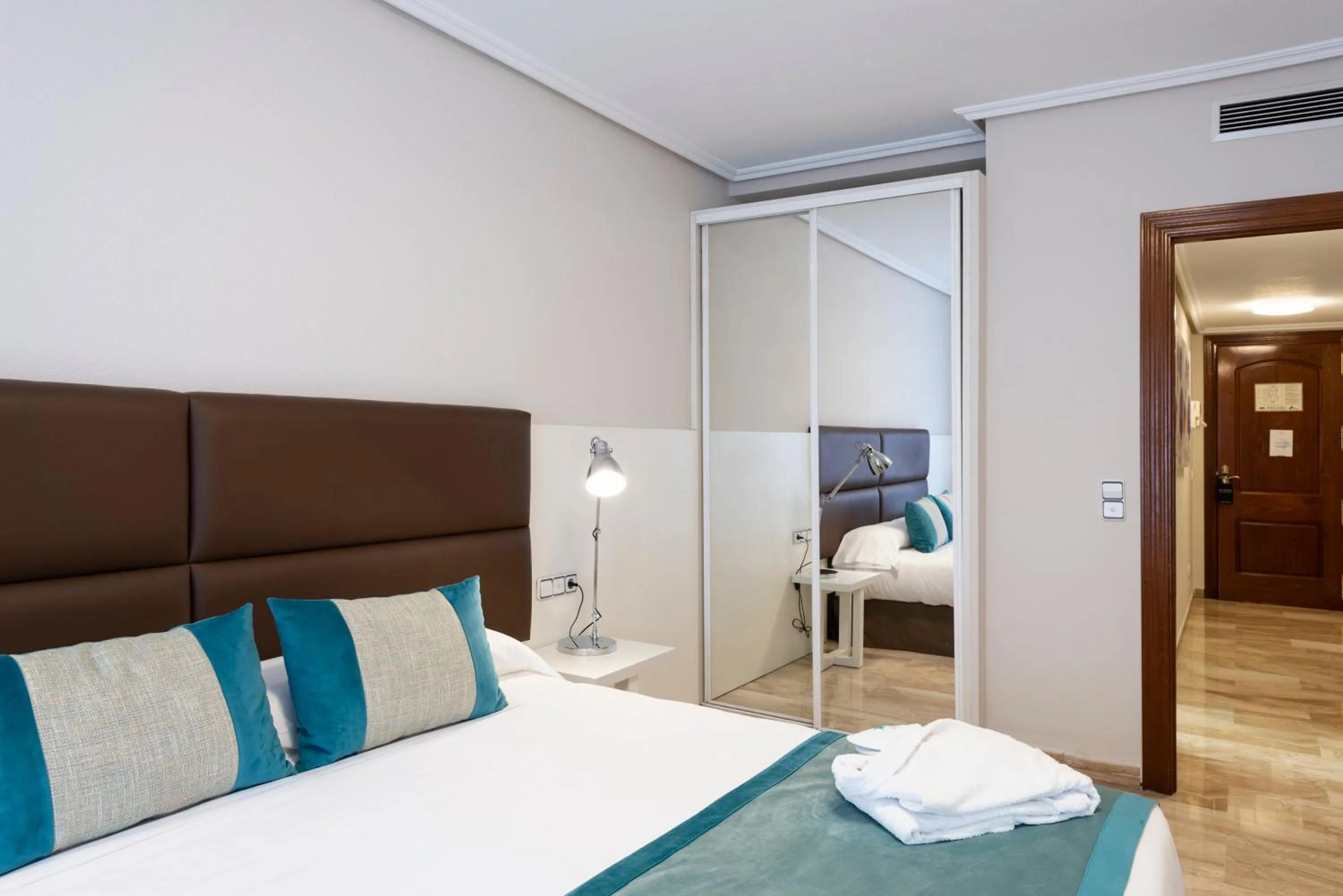 Bed in Aparthotel Los Girasoles