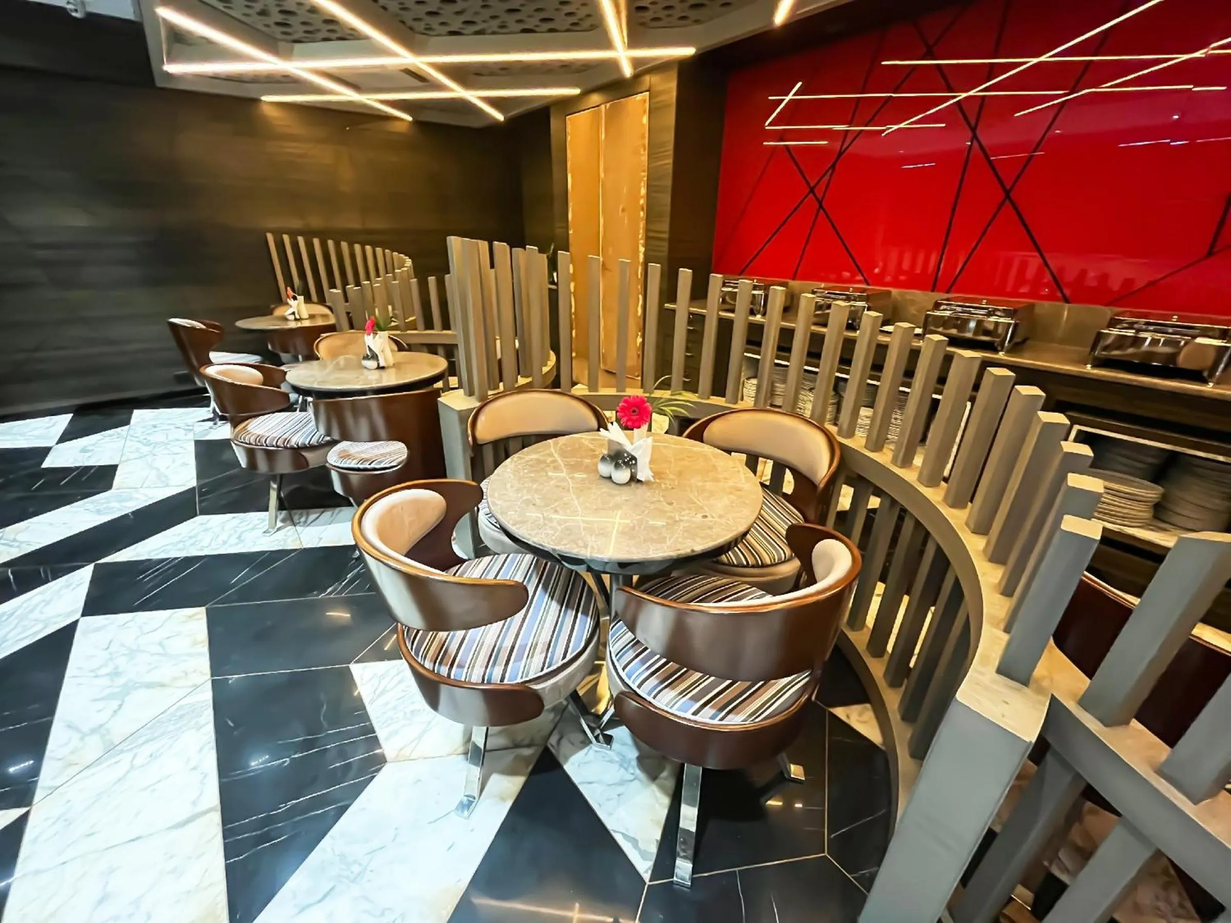 Restaurant/places to eat in Morvee Hotels Alipore Kolkata