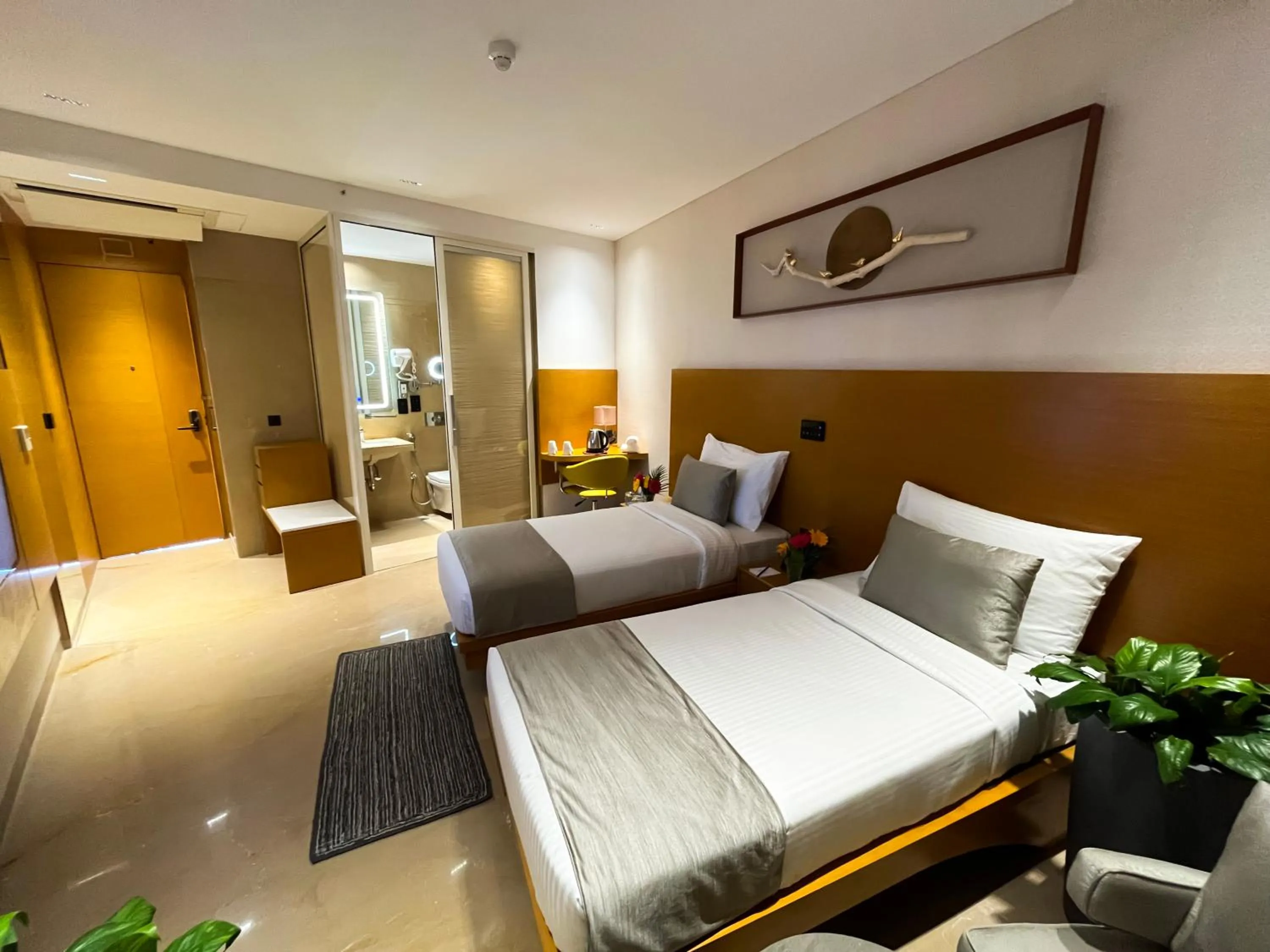 Bathroom, Bed in Morvee Hotels Alipore Kolkata