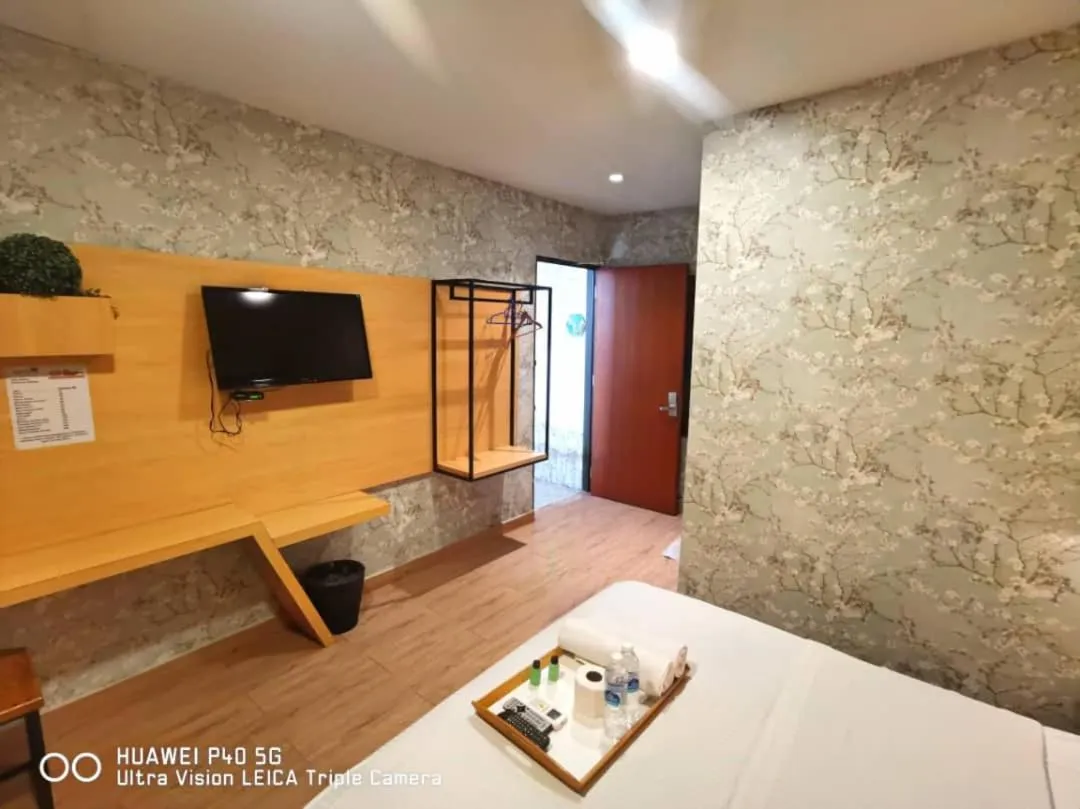 TV and multimedia in Raintree Boutique Hotel