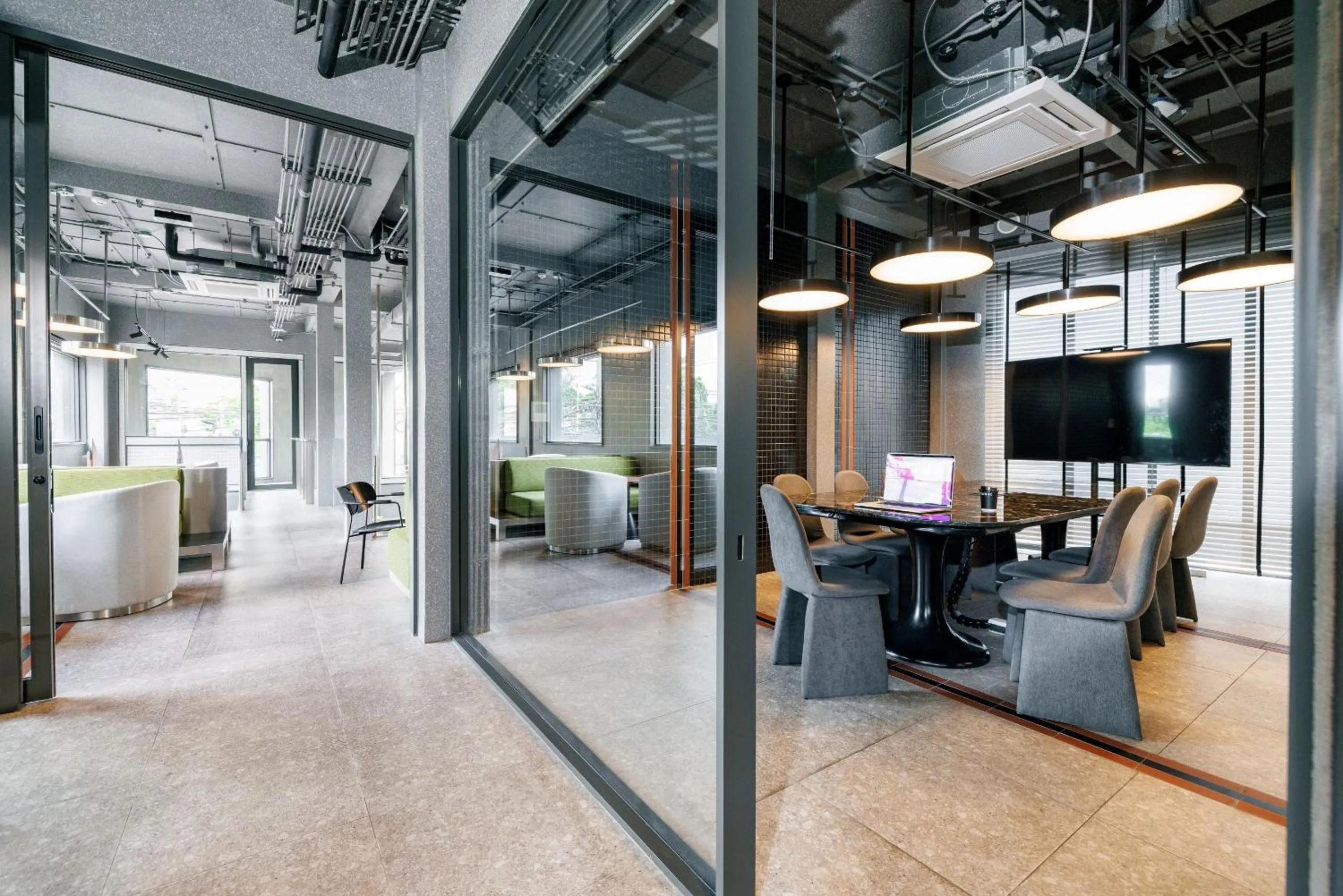 Property building in YANH Ratchawat Hotel