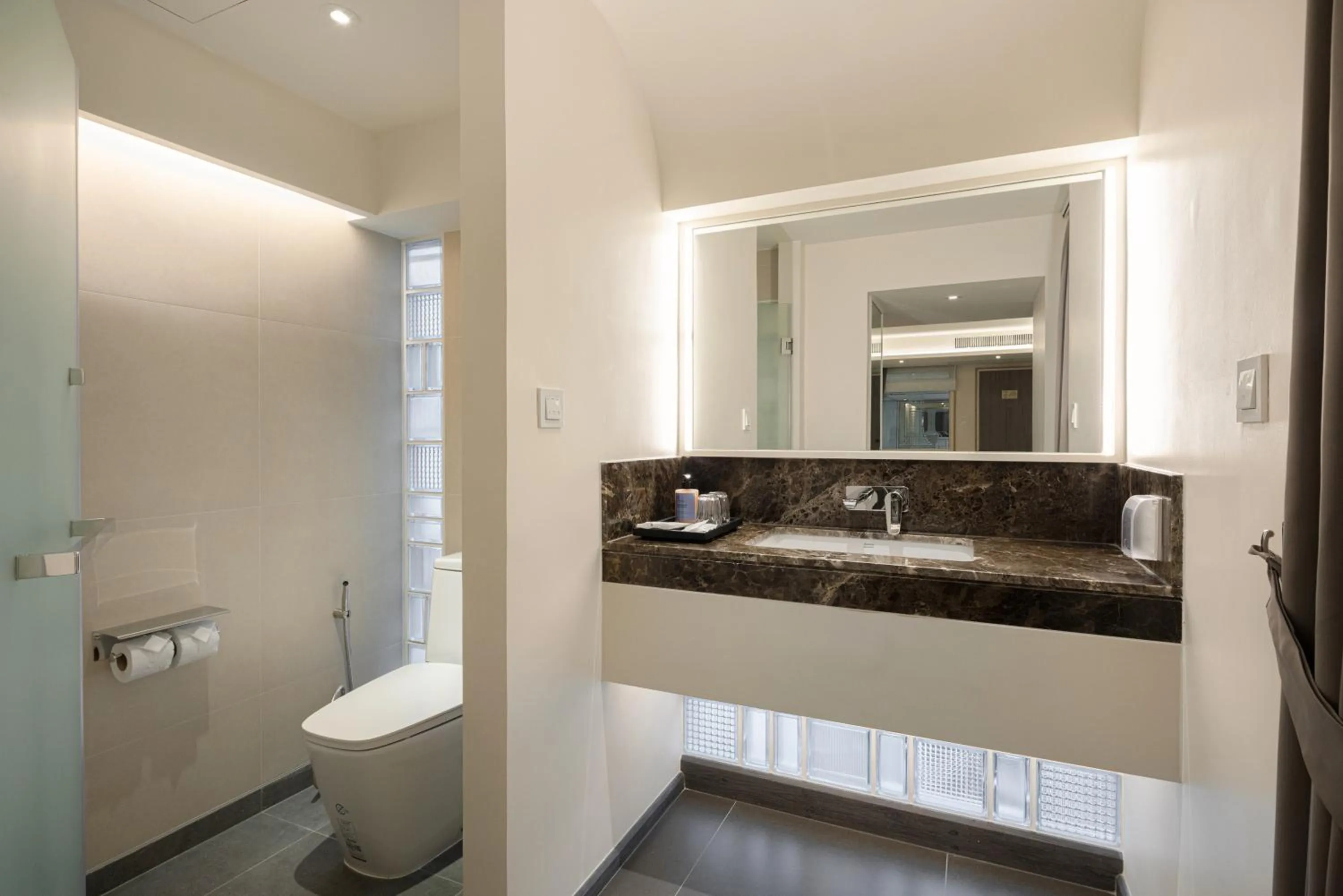 Toilet in YANH Ratchawat Hotel