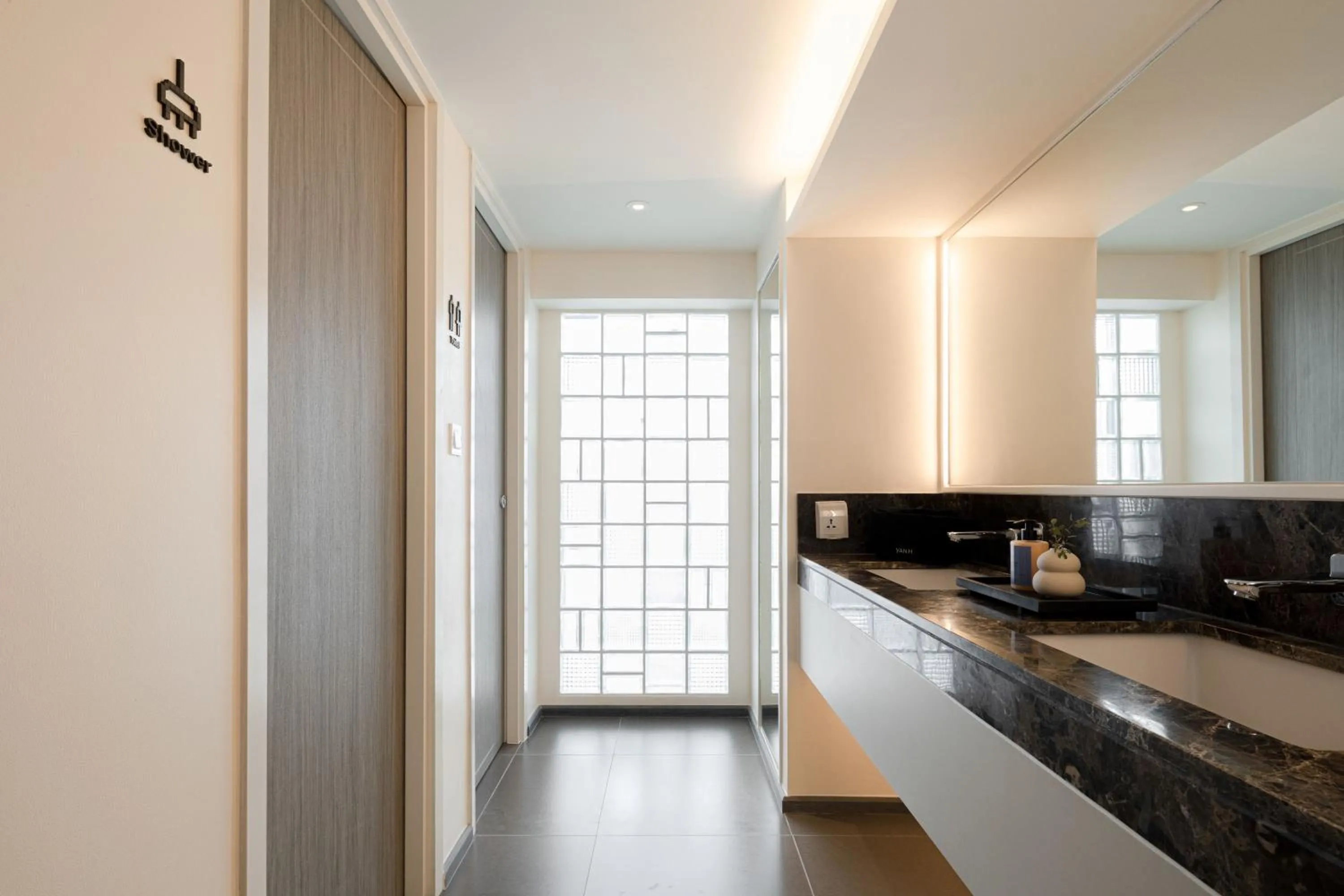 Toilet in YANH Ratchawat Hotel