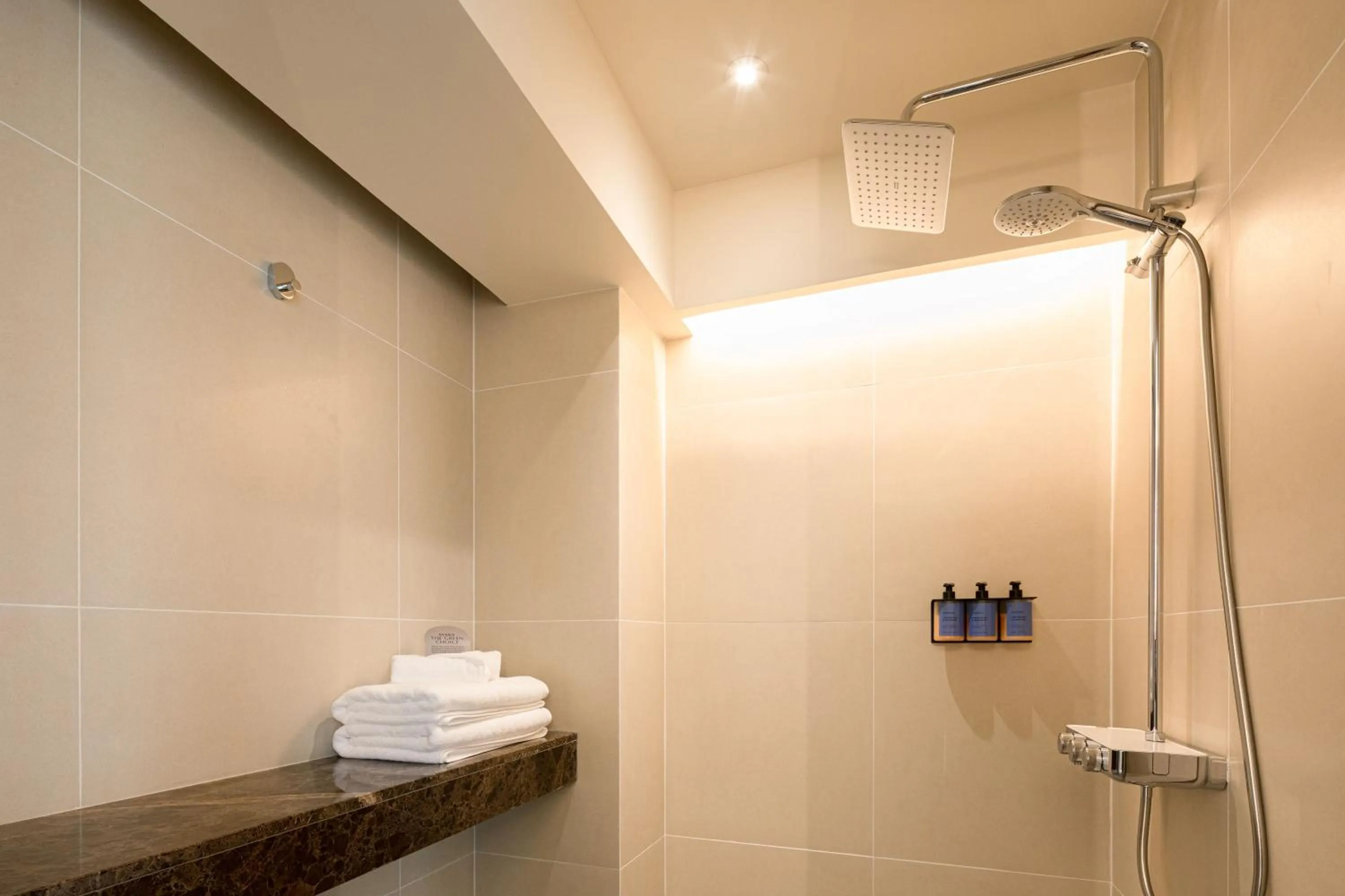 Bathroom in YANH Ratchawat Hotel