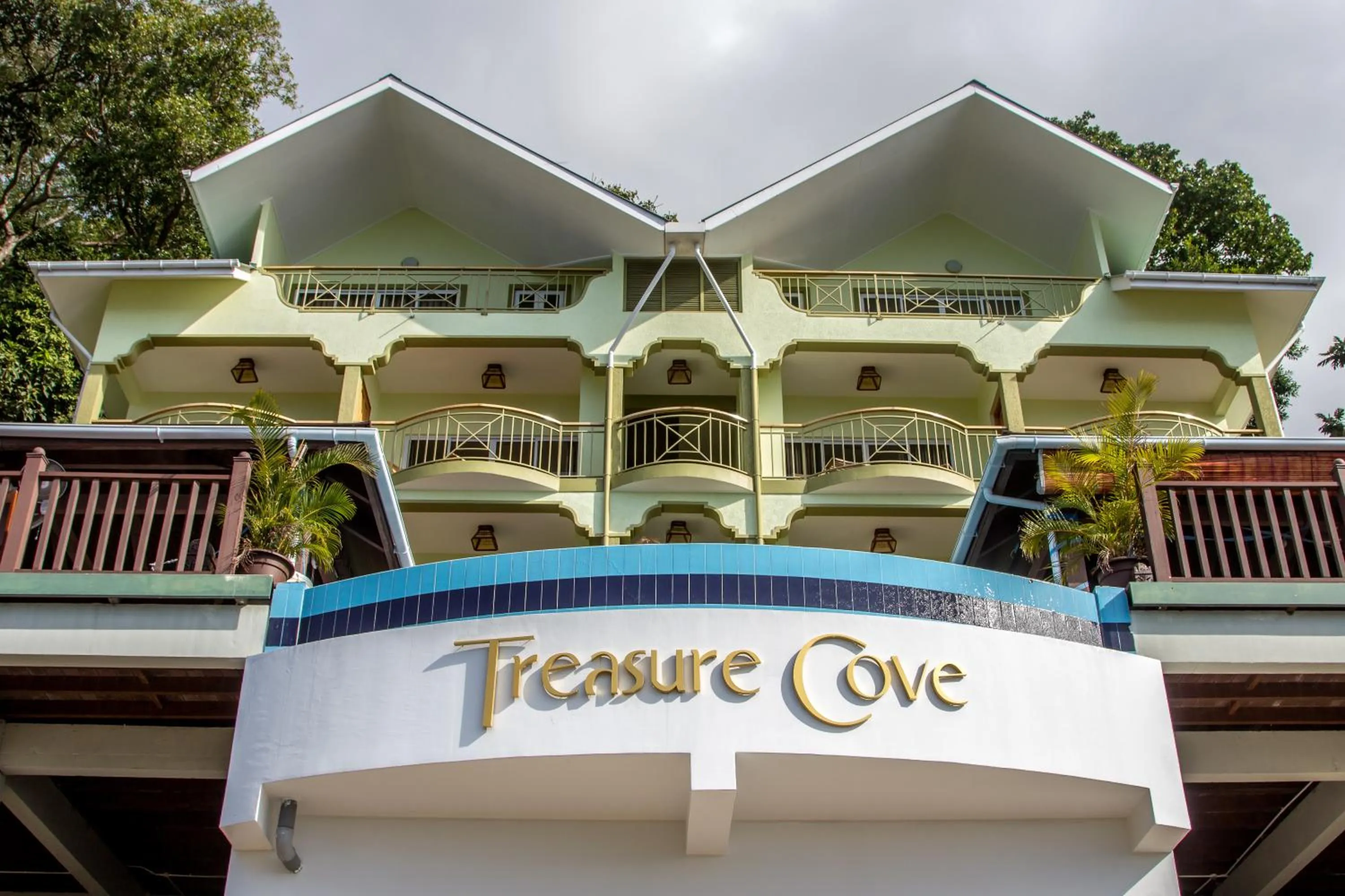 Facade/entrance in Treasure Cove Hotel & Restaurant
