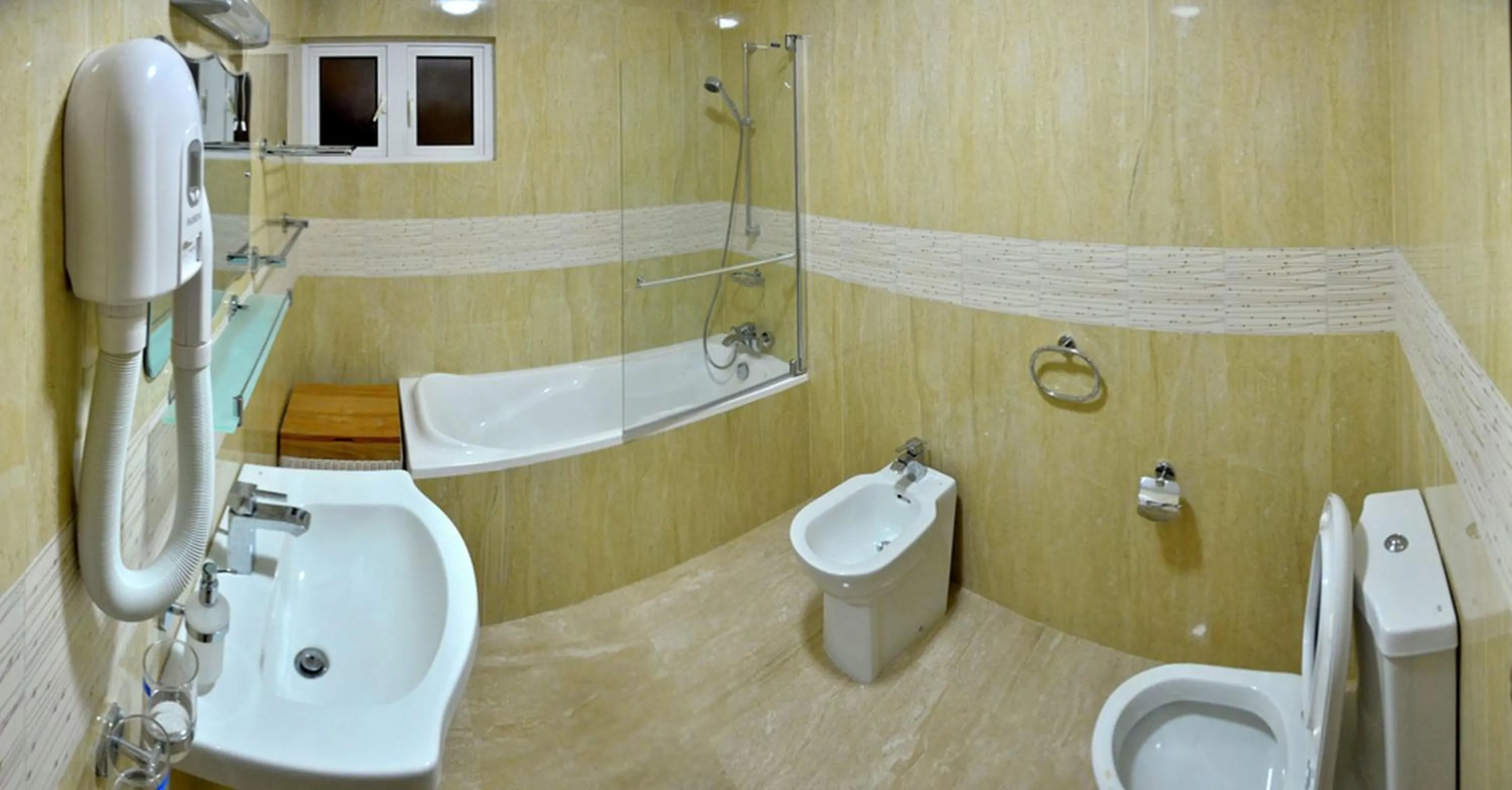 Shower in Treasure Cove Hotel & Restaurant