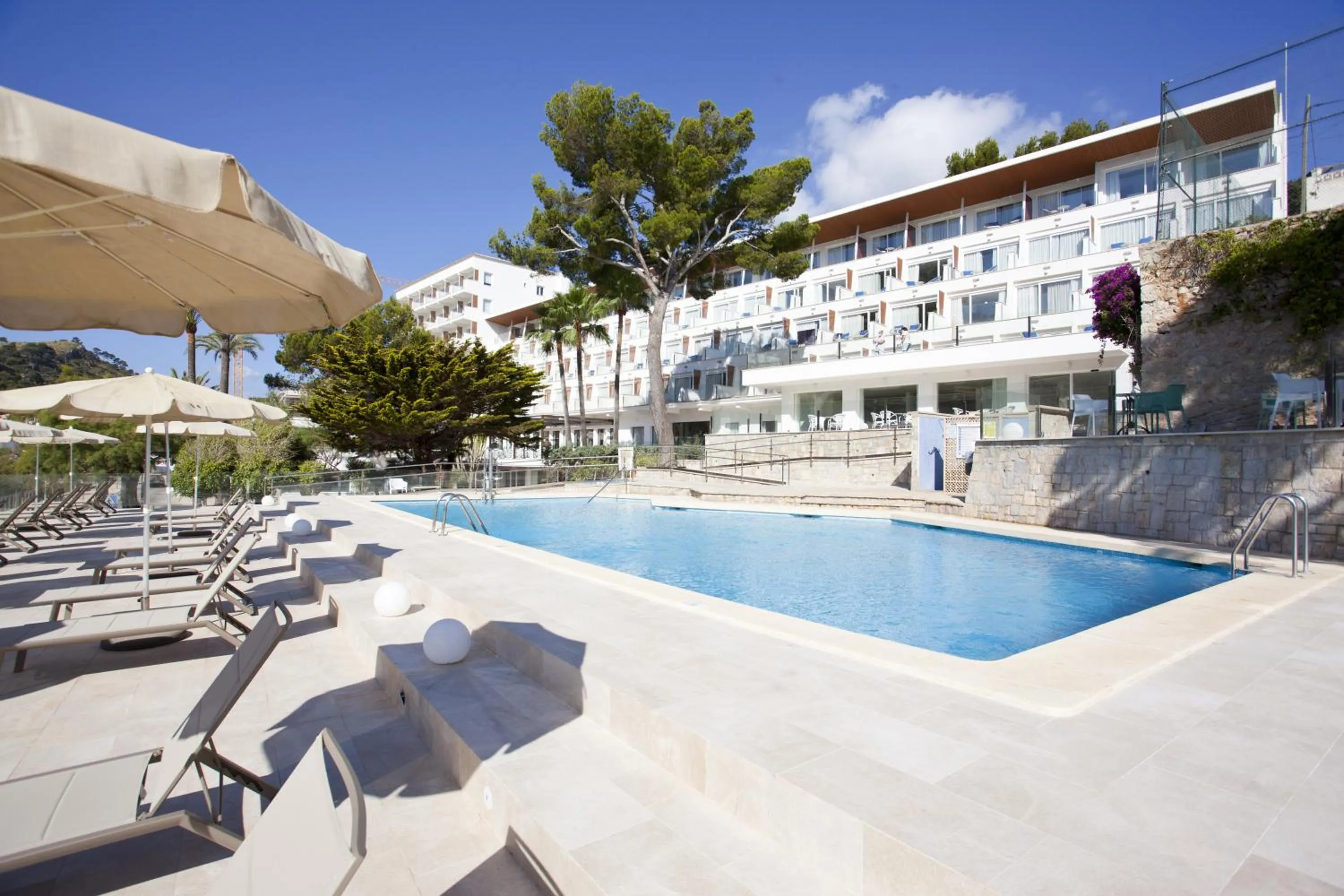Swimming pool in Grupotel Molins