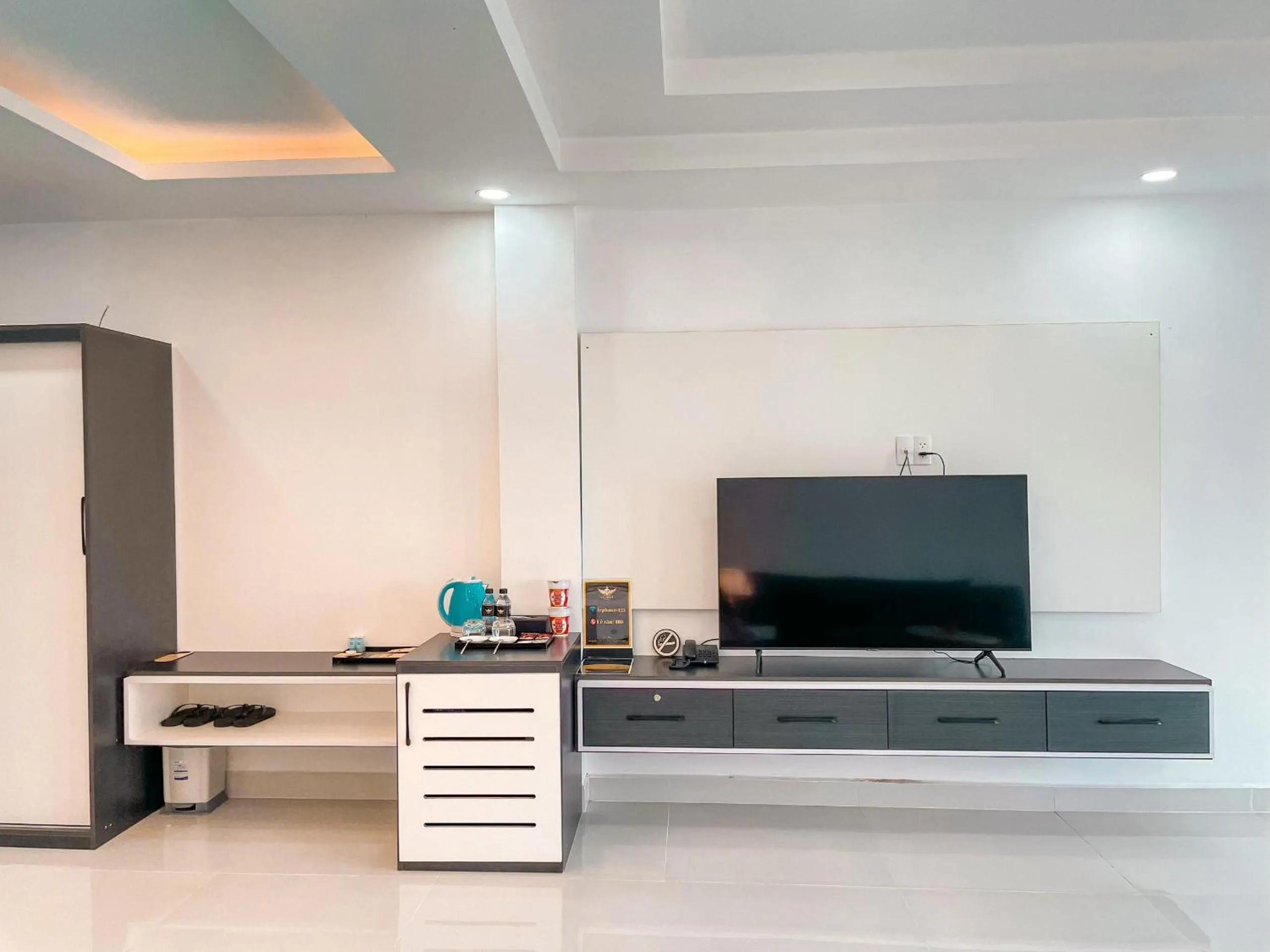 TV and multimedia in Le Phan Hotel