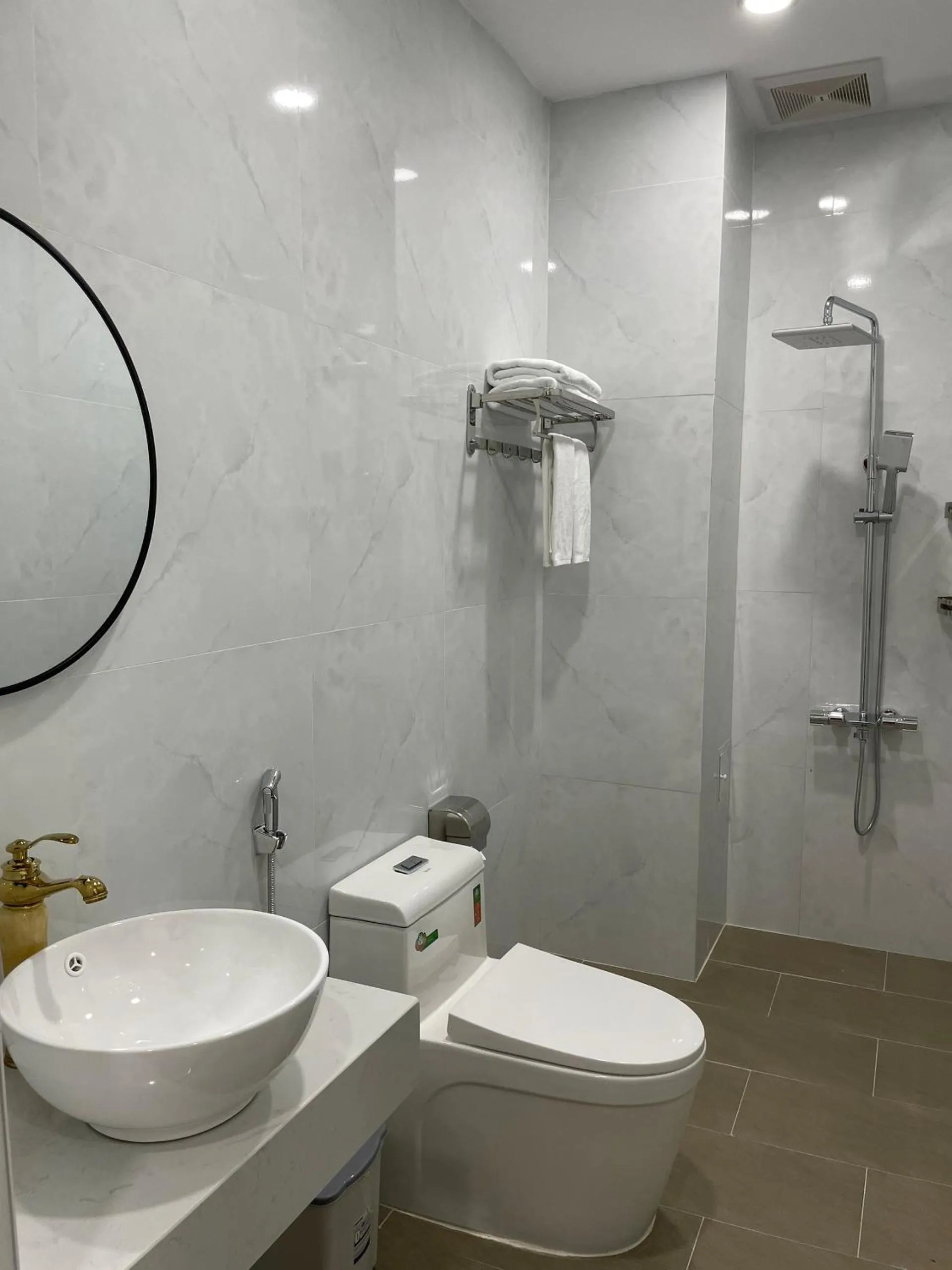 Bathroom in Le Phan Hotel