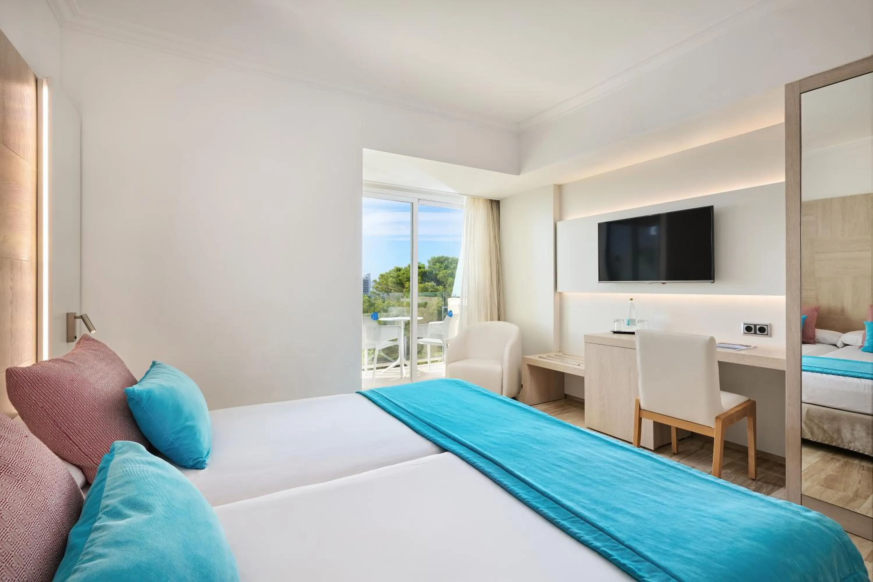 Bedroom, Bed in Grupotel Orient