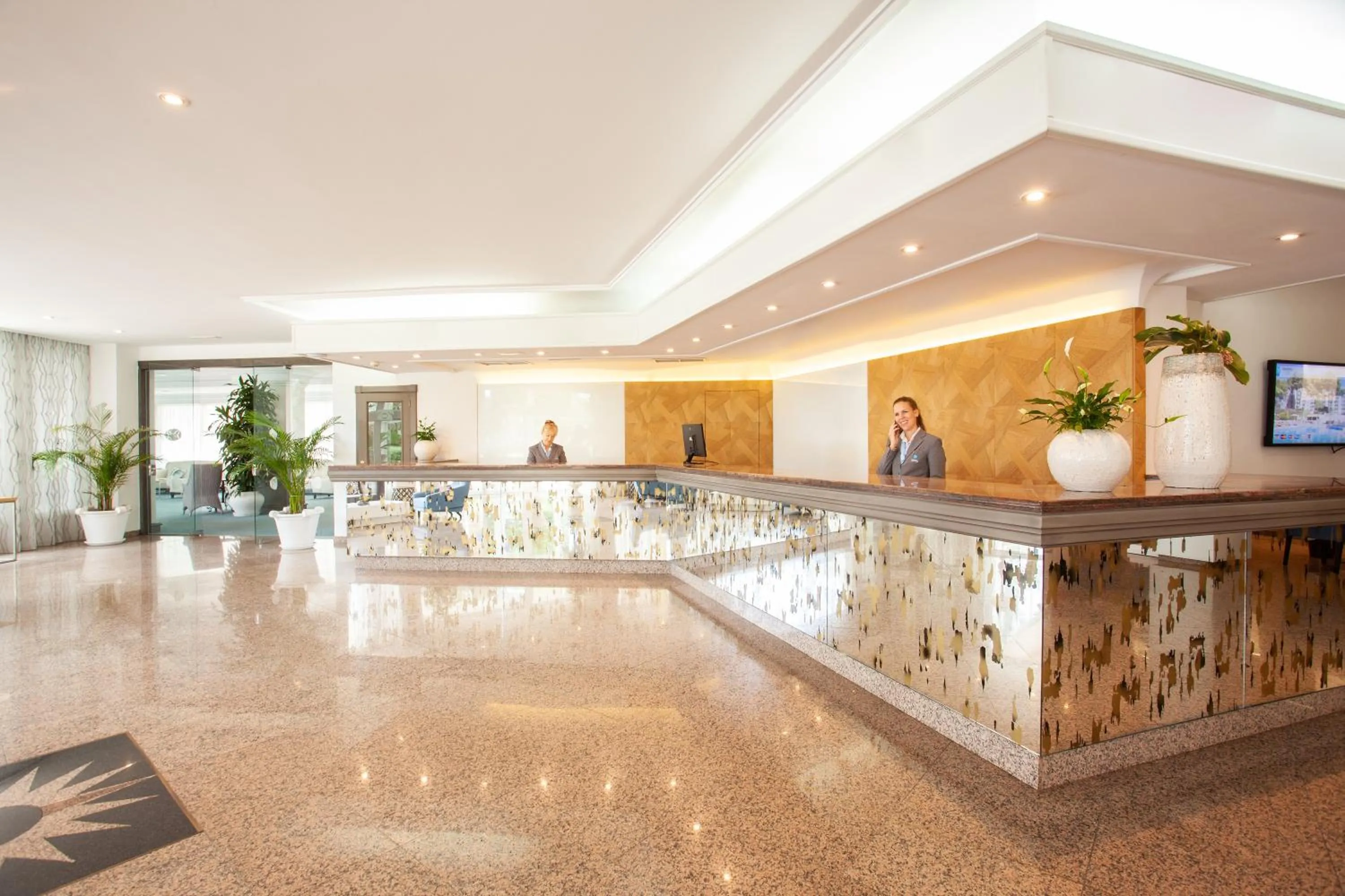 Lobby or reception in Grupotel Orient