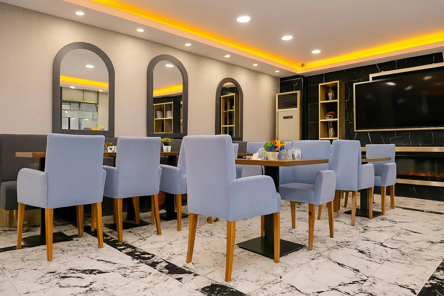 Restaurant/places to eat in CALENBERG HOTEL