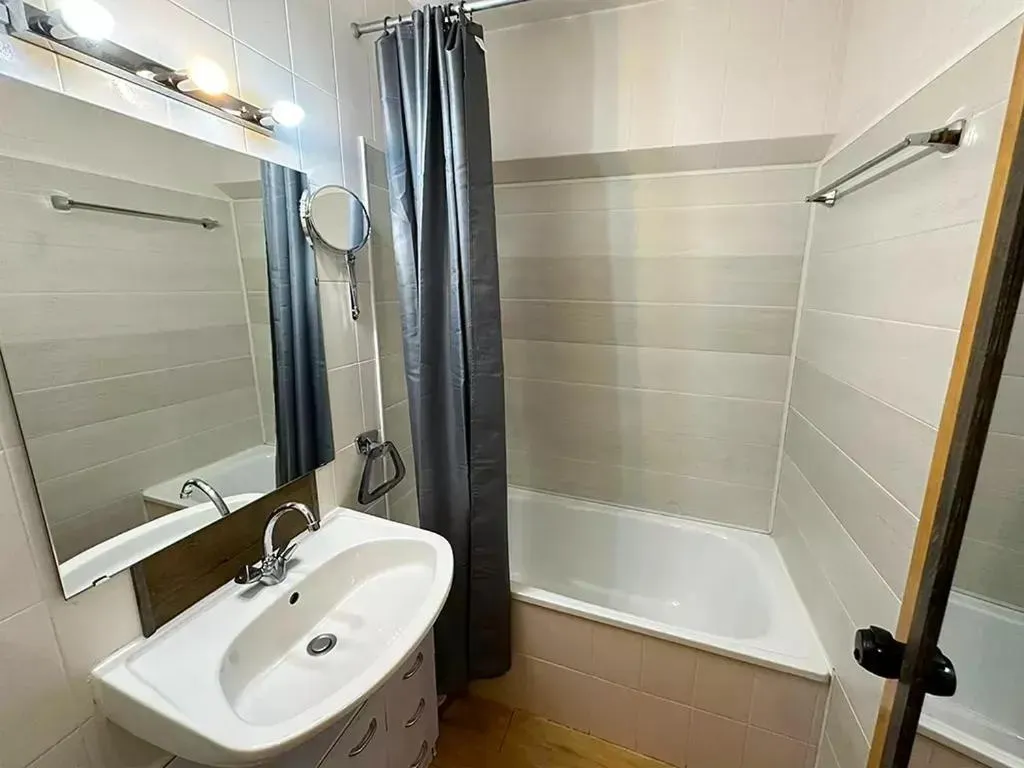 Bathroom in Apartamentos Solaris 3000