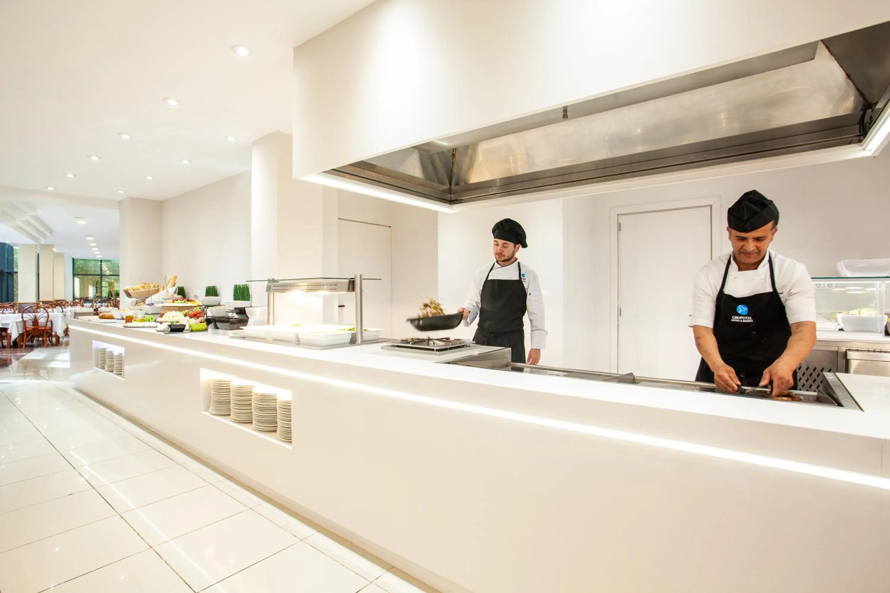 Restaurant/places to eat in Grupotel Taurus Park