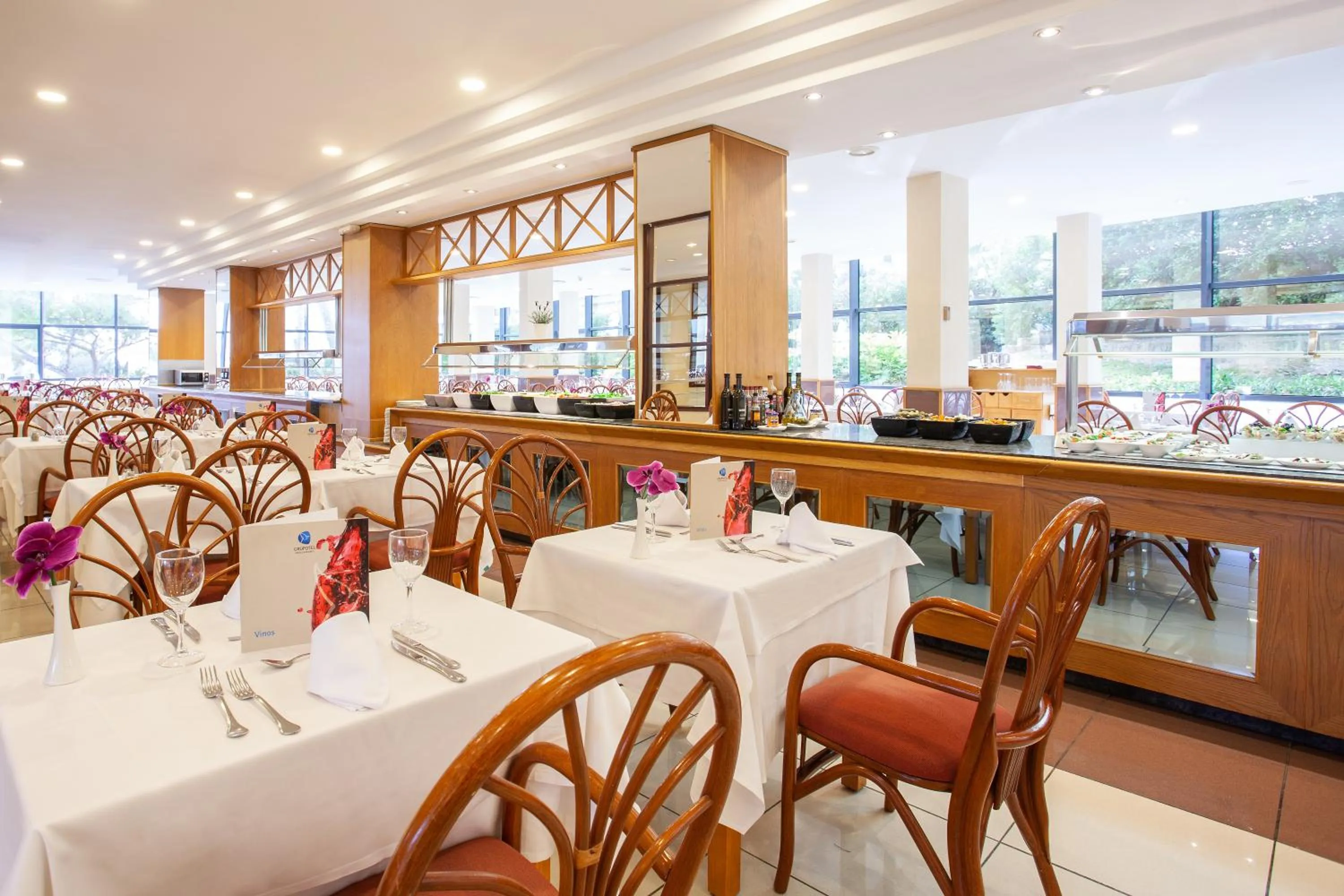 Restaurant/places to eat in Grupotel Taurus Park