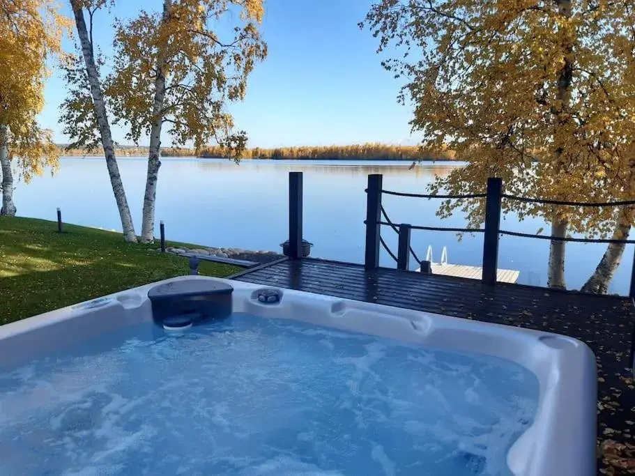 Villa by the river with beach sauna and jacuzzi Villa by the river with beach sauna and jacuzzi