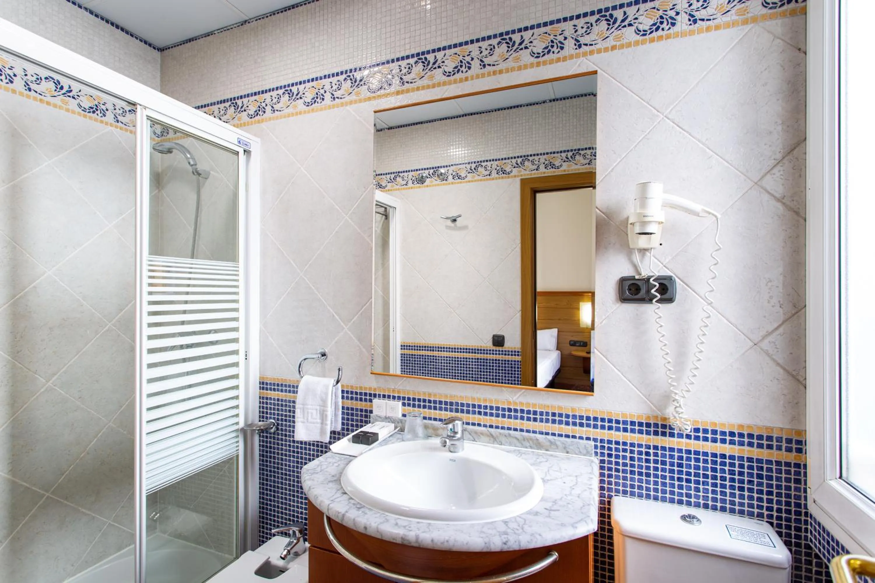 Bathroom in Negresco Gran Via