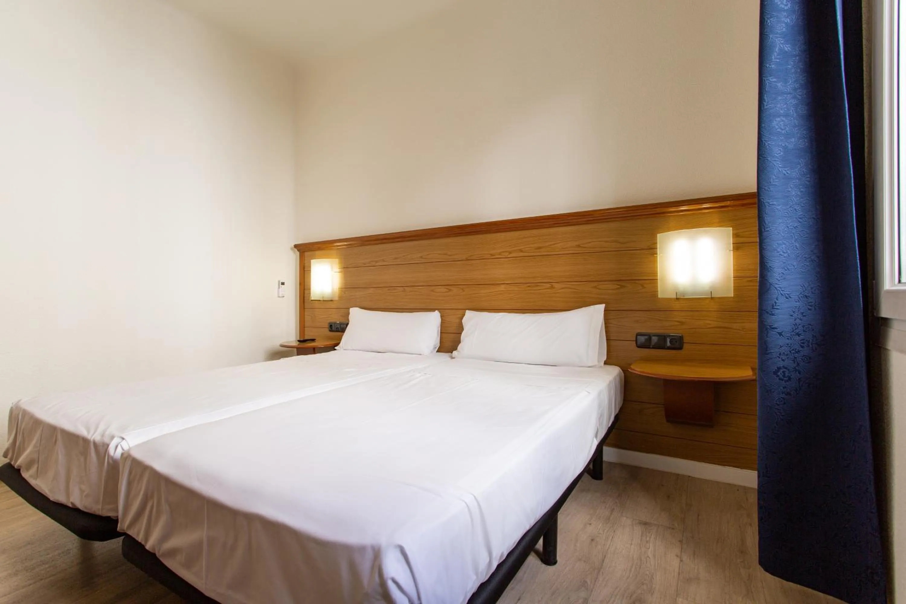 Bed in Negresco Gran Via