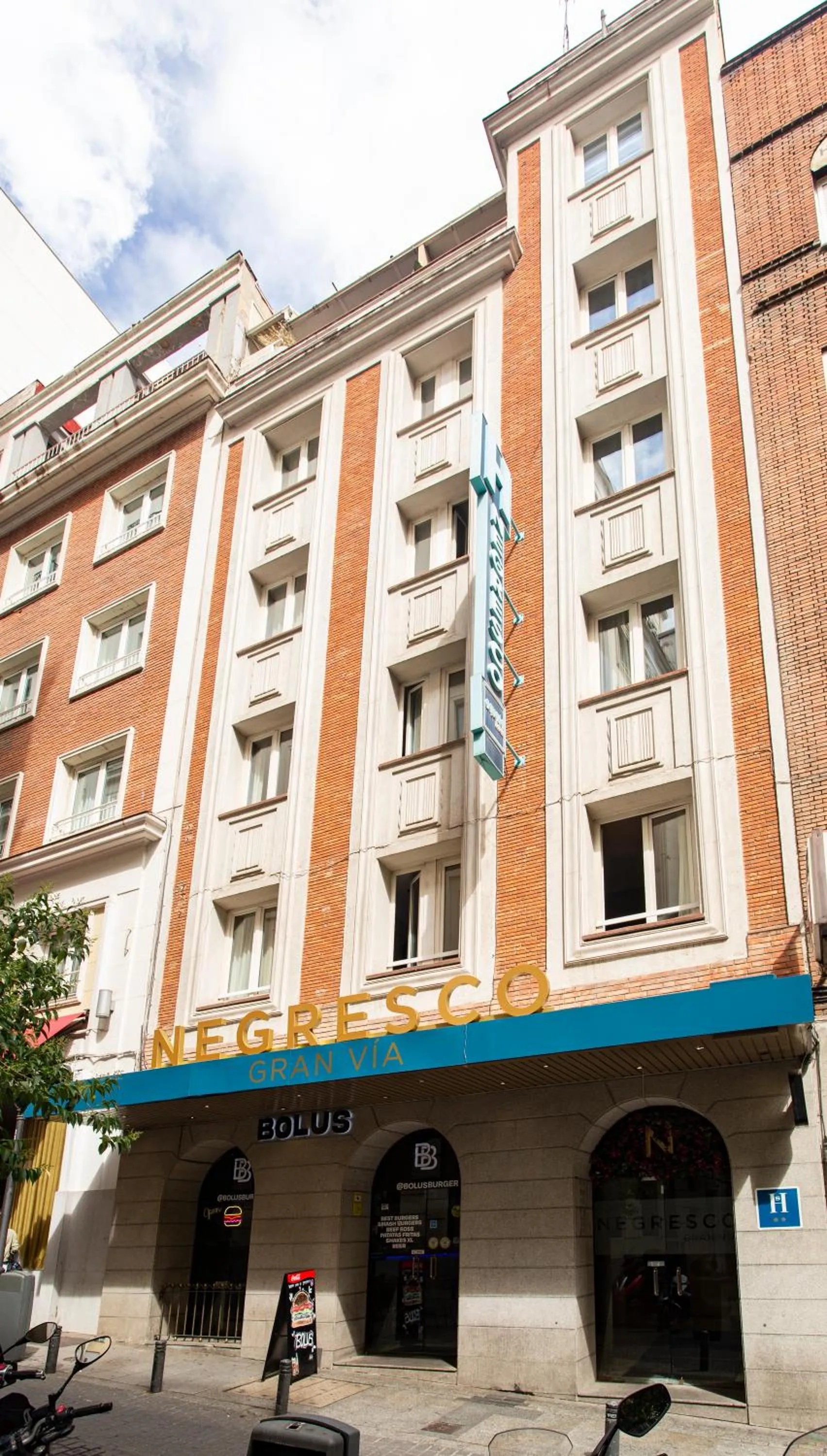 Facade/entrance in Negresco Gran Via