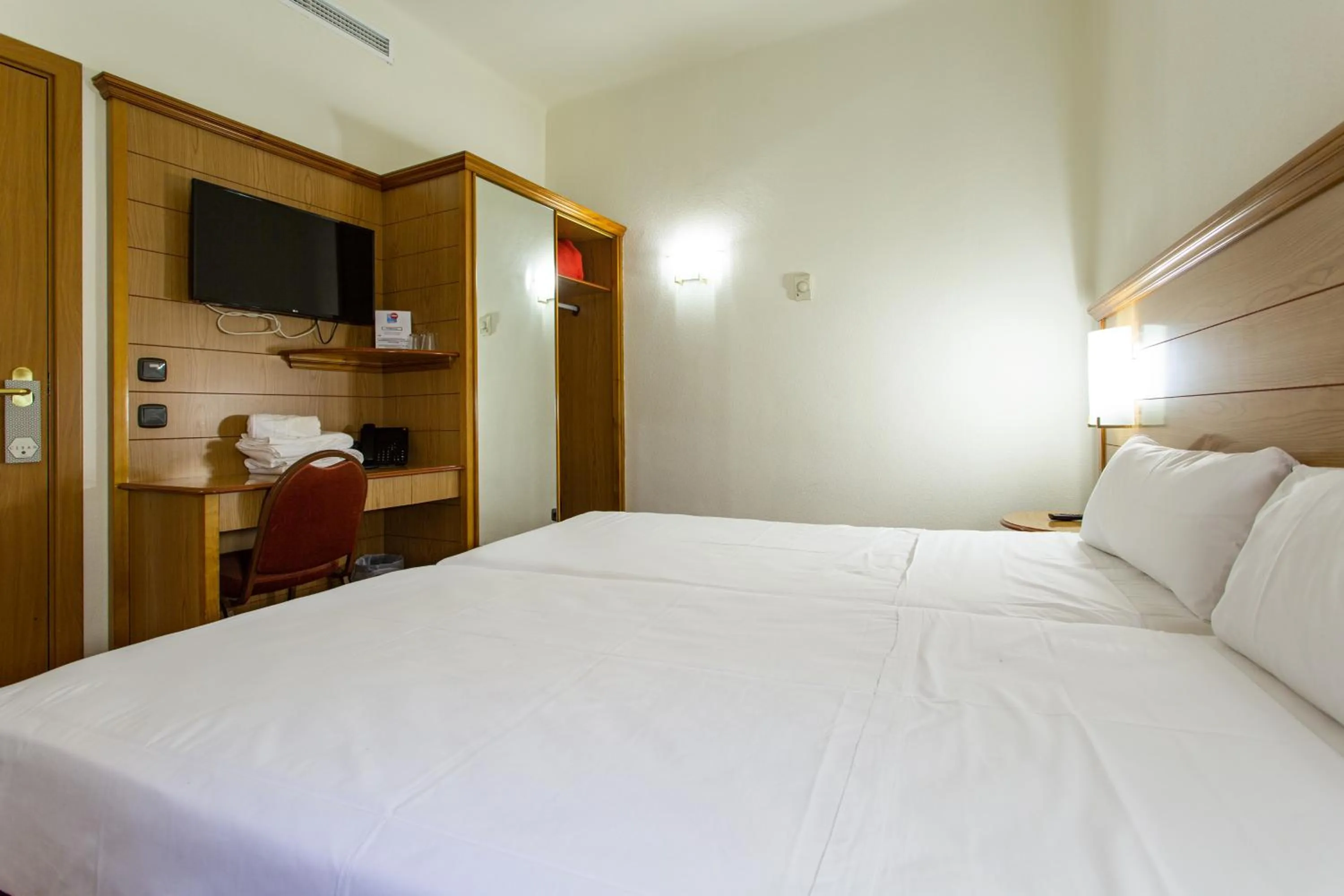 Bed in Negresco Gran Via