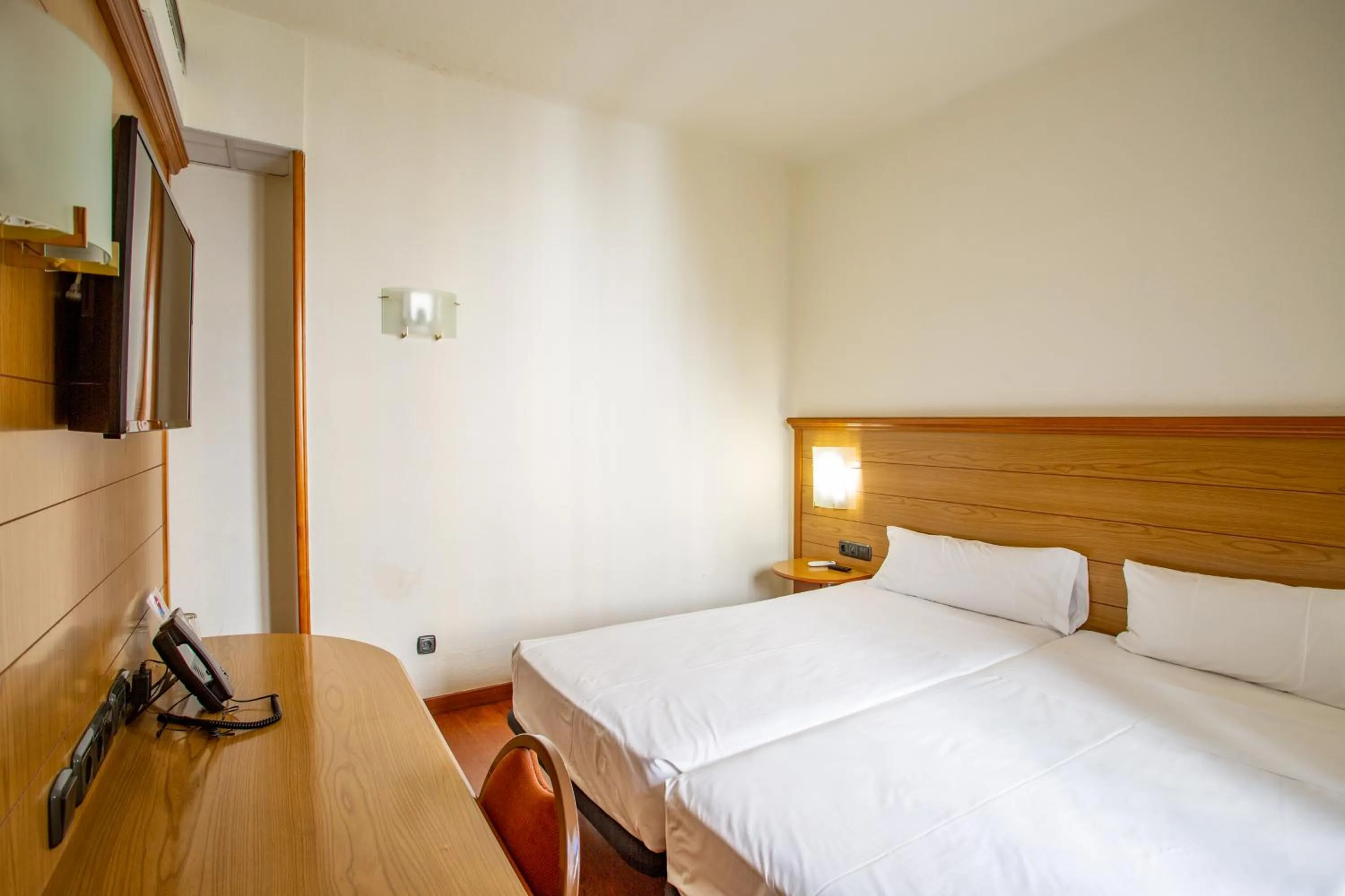 Bed in Negresco Gran Via