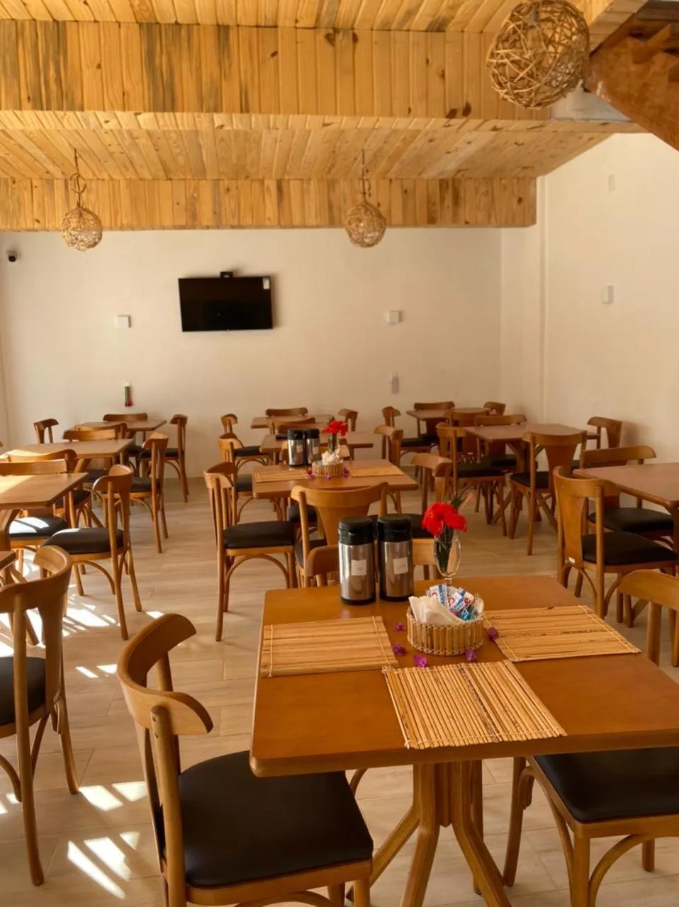 Restaurant/places to eat in Pousada Corais do Bitingui