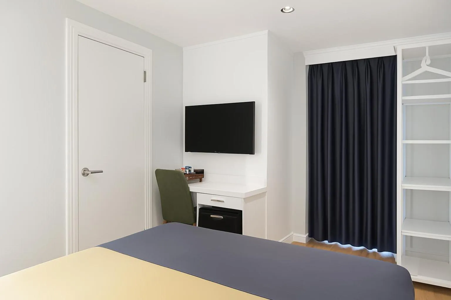 Bed in AXU AIRPORT HOTEL