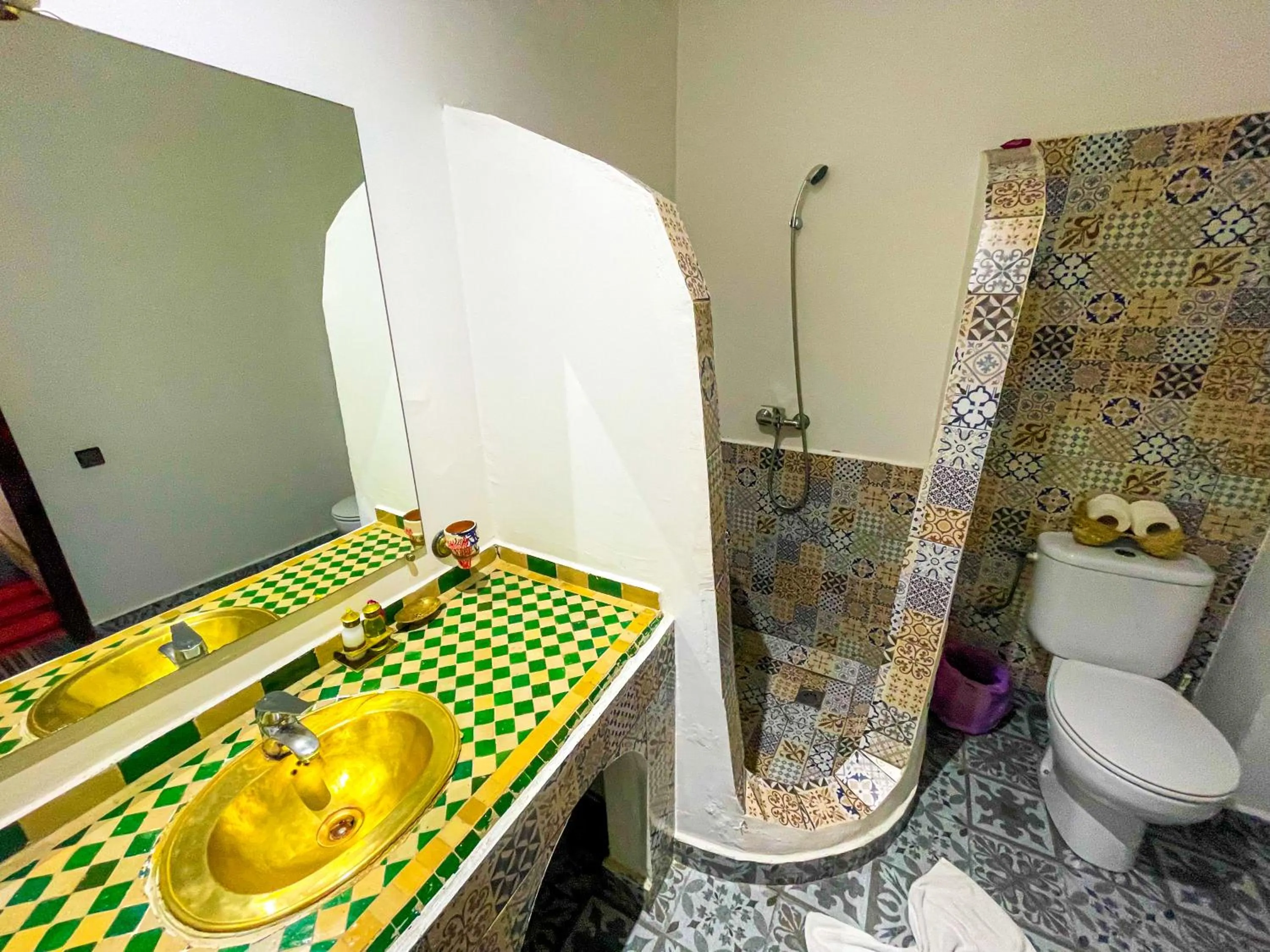 Shower in Riad karim