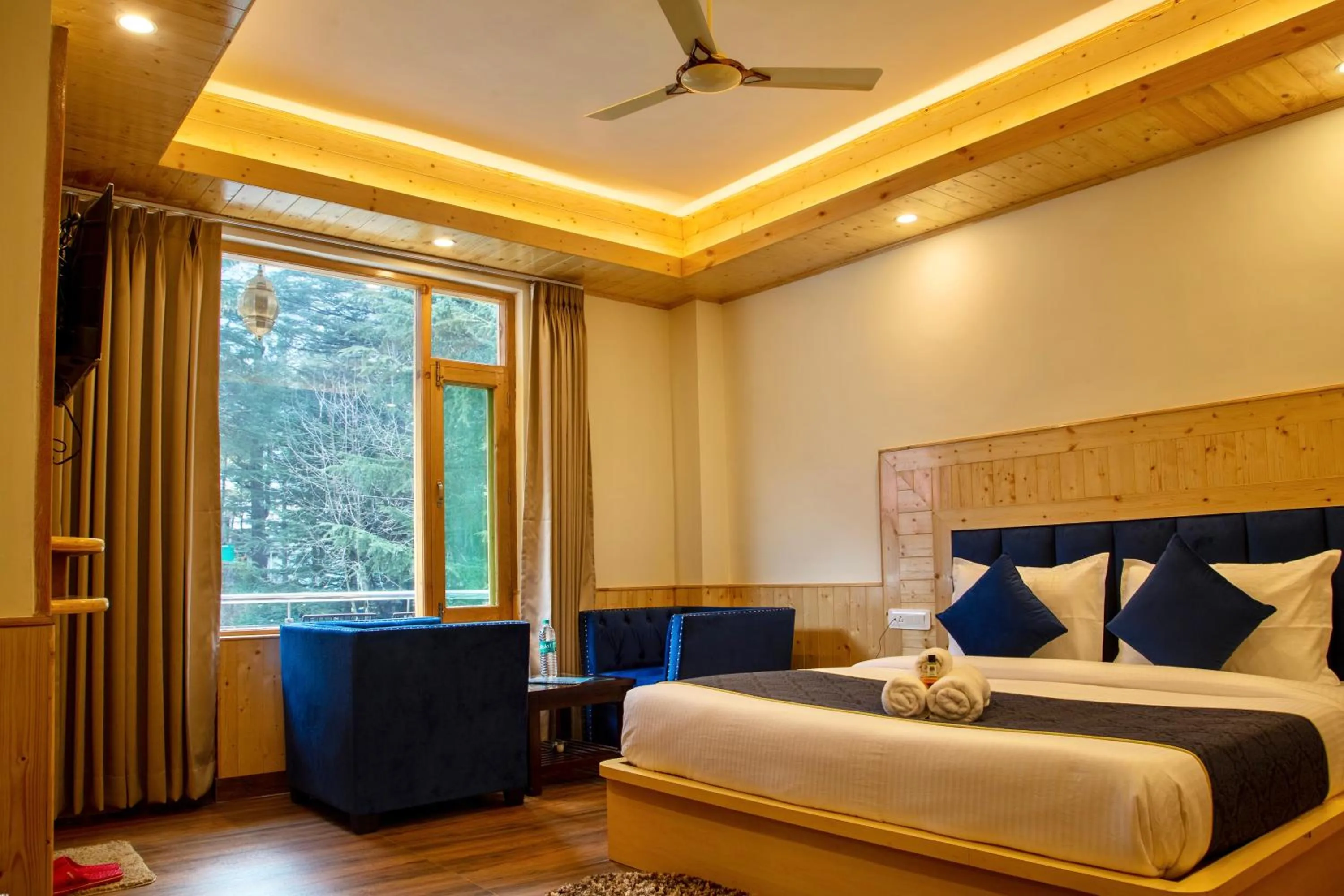 Photo of the whole room, Bed in North Deodar Avenue, Manali