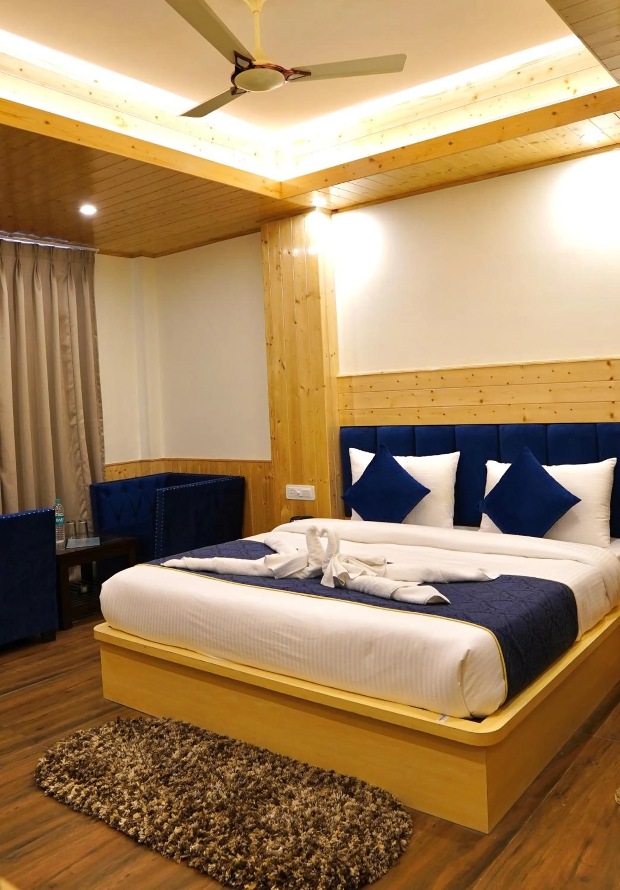 Bed in North Deodar Avenue, Manali