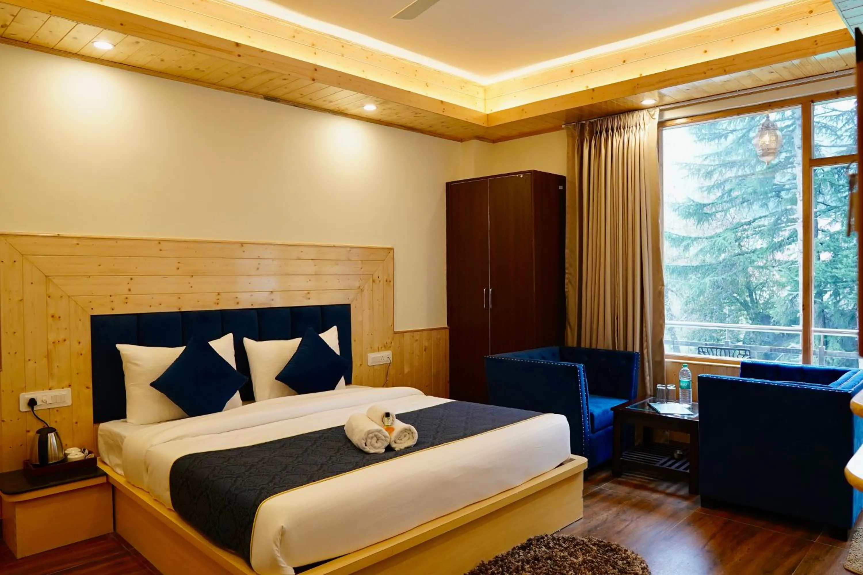 Photo of the whole room, Bed in North Deodar Avenue, Manali