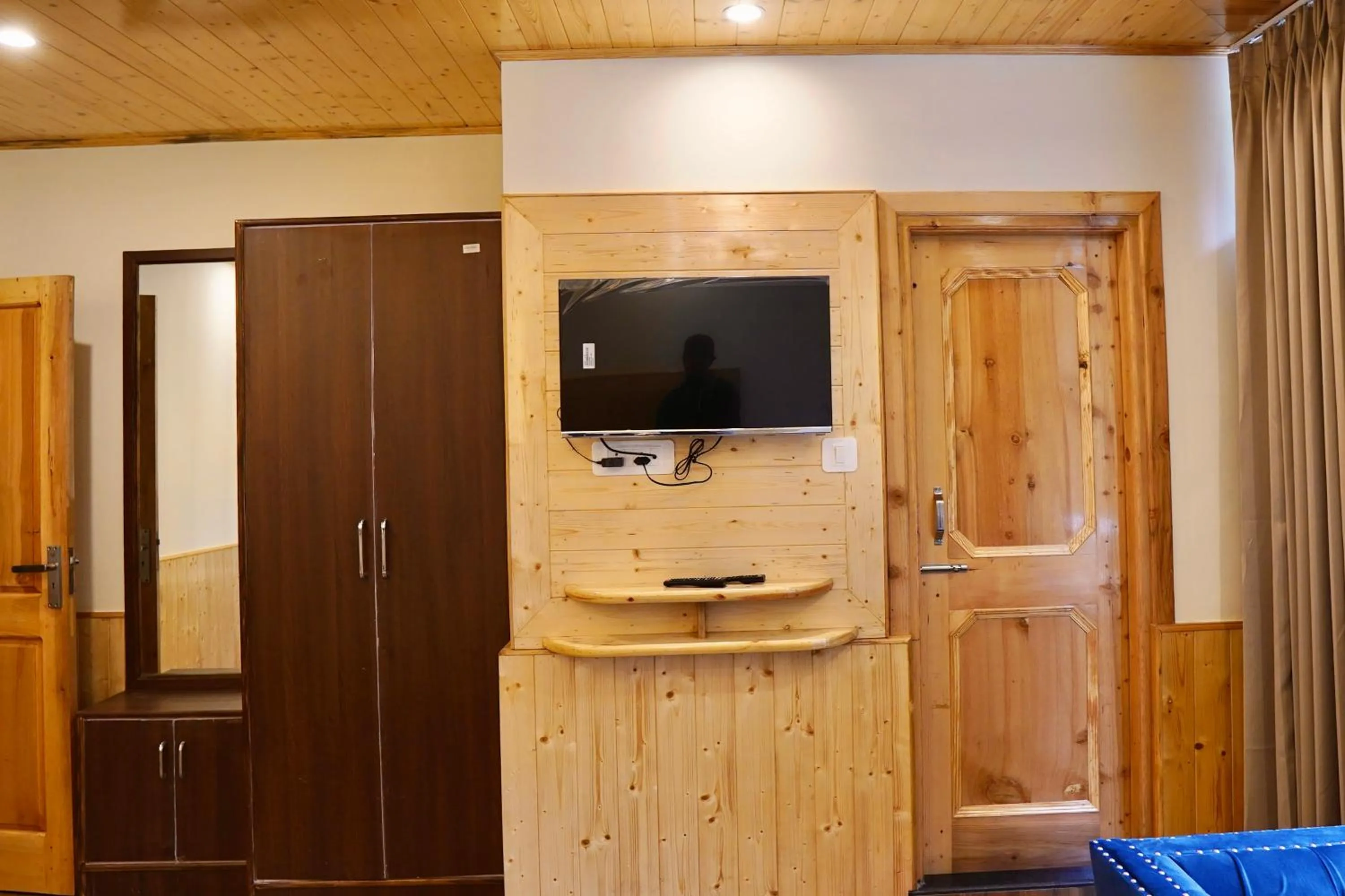 TV and multimedia in North Deodar Avenue, Manali