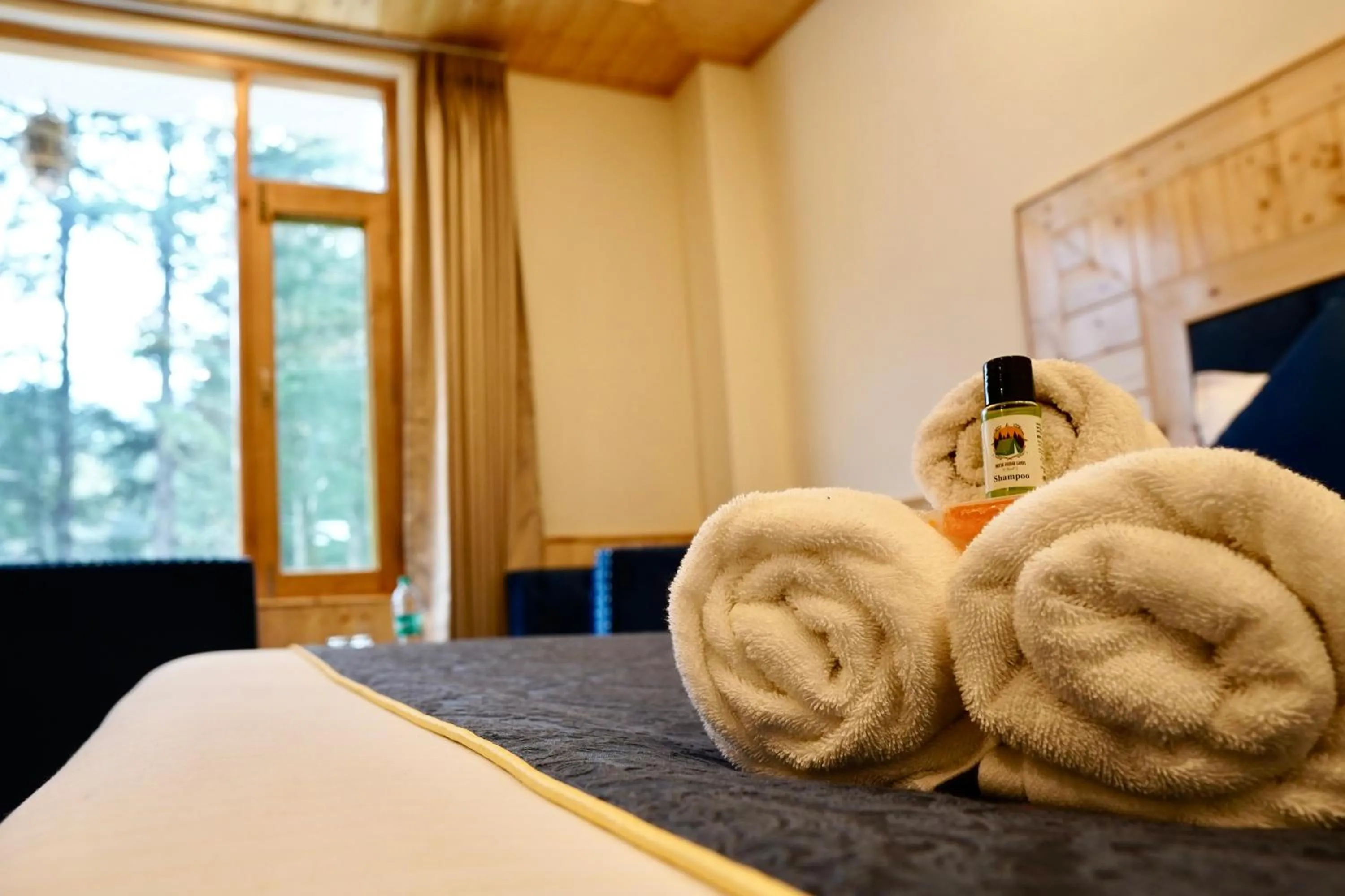 towels, Bed in North Deodar Avenue, Manali