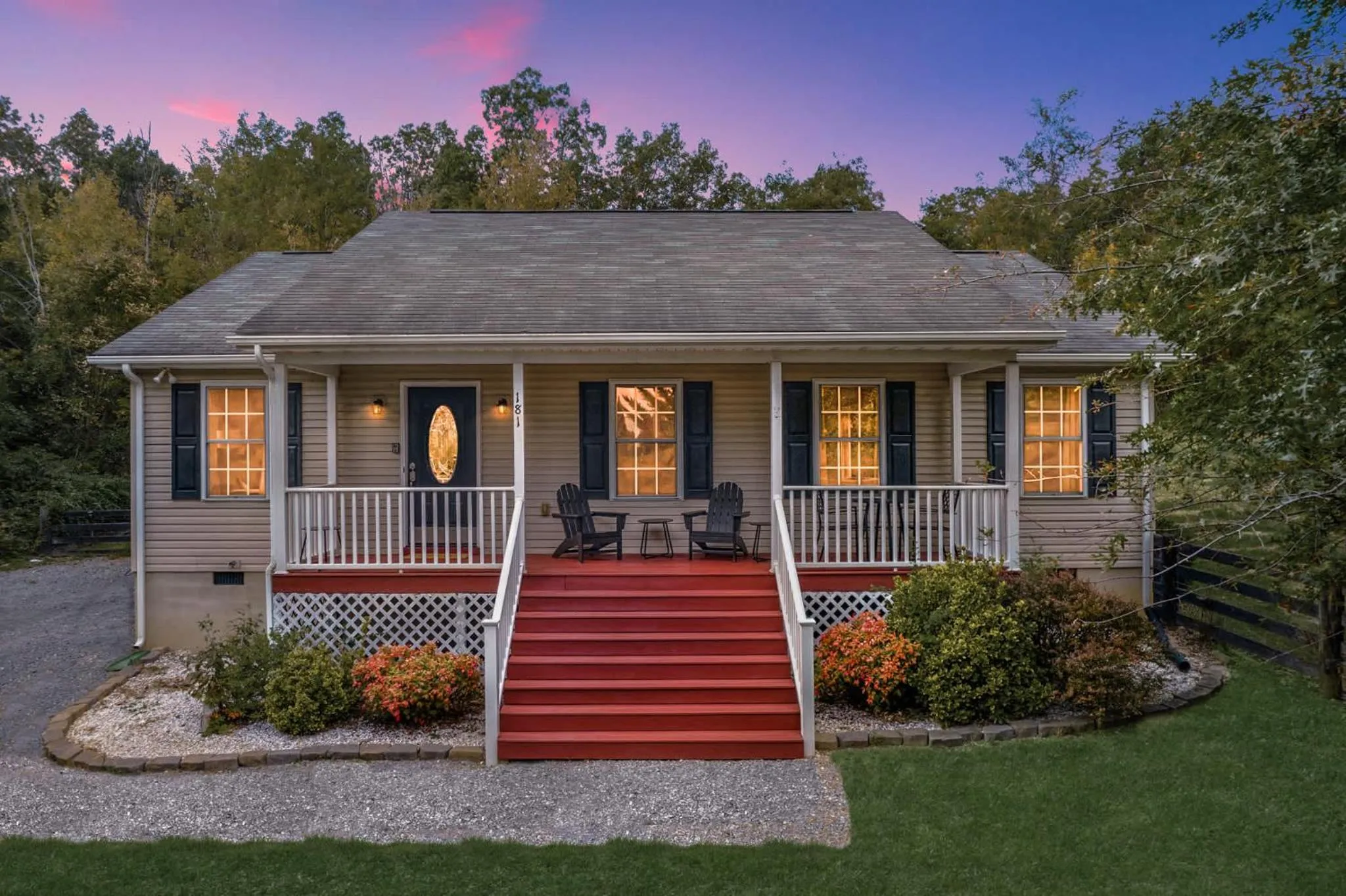 Property building in Modern decor, Hot Tub, Fire Pit & River Access!