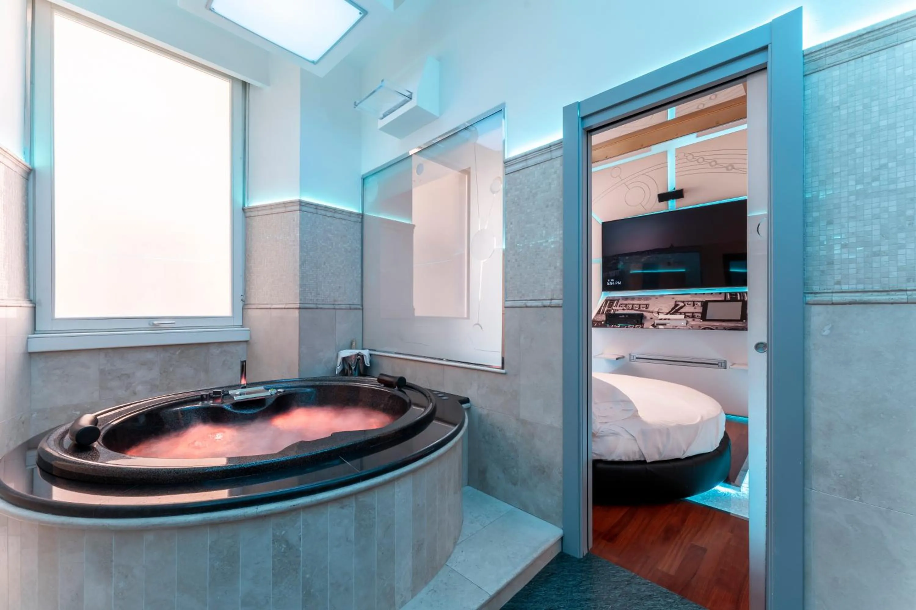 Hot Tub in Hotel Trecento