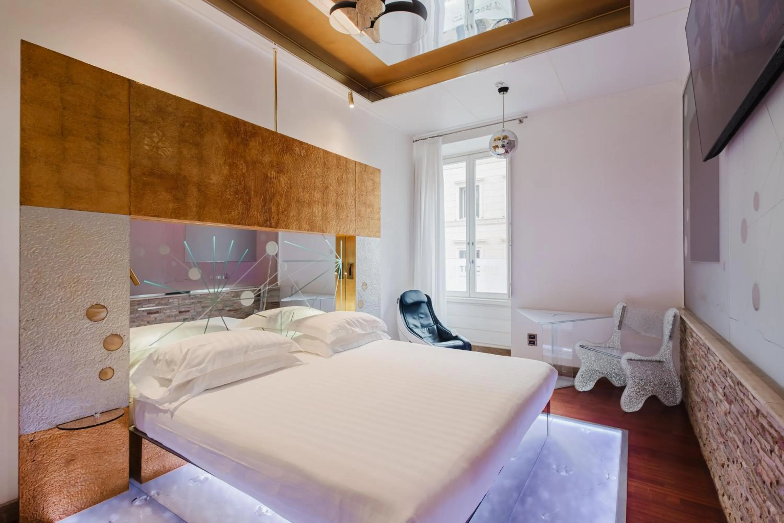 TV and multimedia, Bed in Hotel Trecento