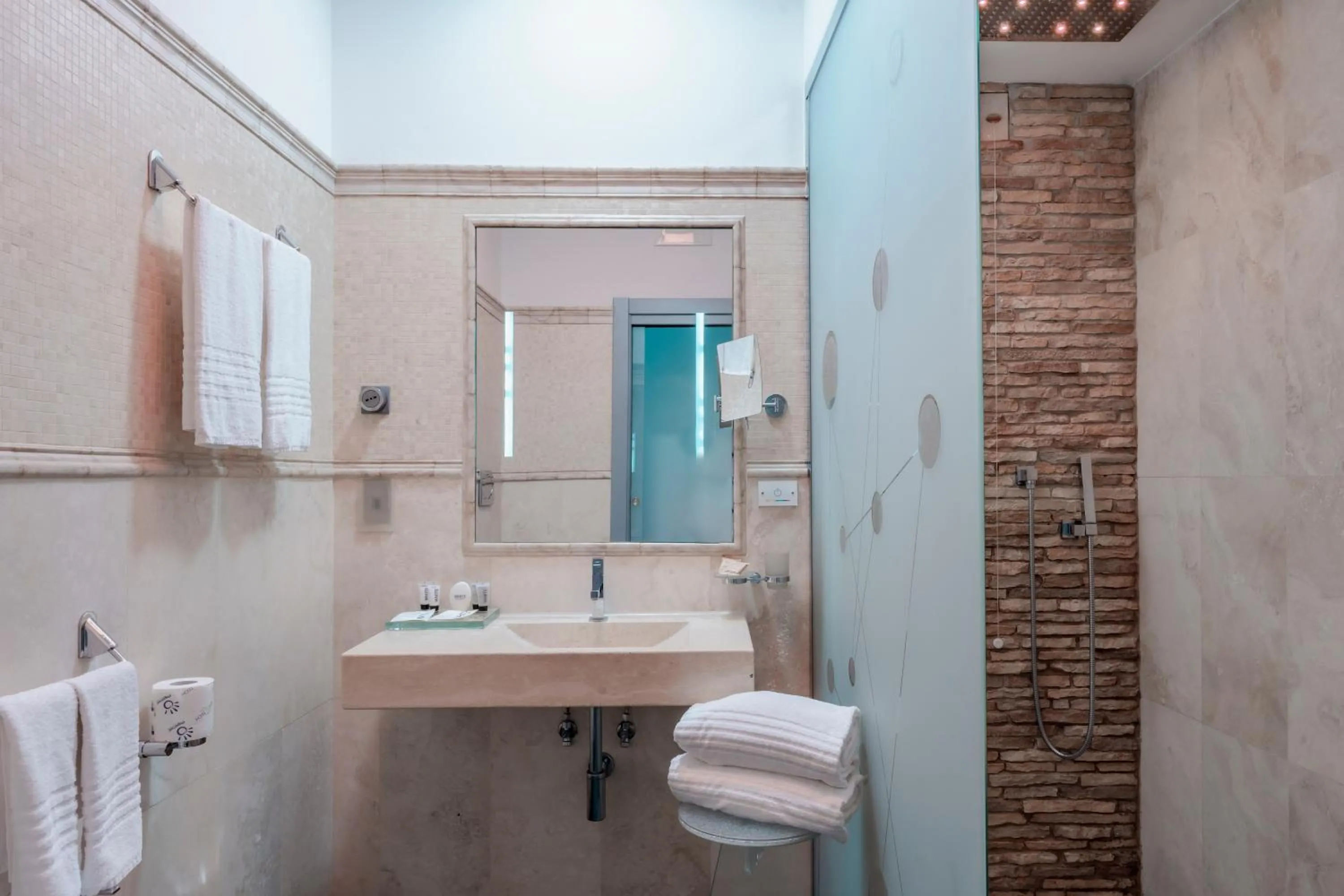 Bathroom in Hotel Trecento