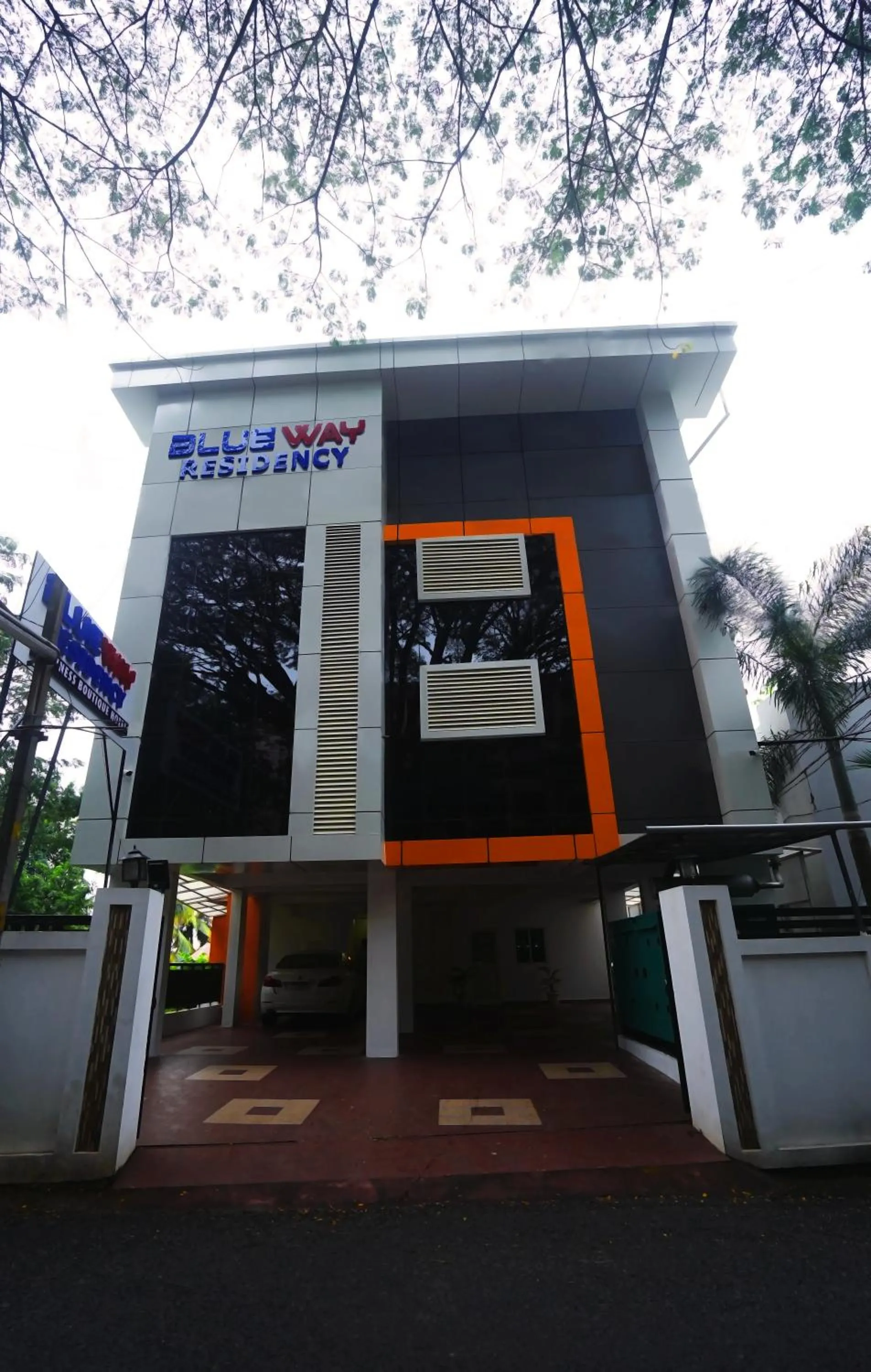 Property building in BLUEWAY RESIDENCY BUSINESS BOUTIQUE HOTEL